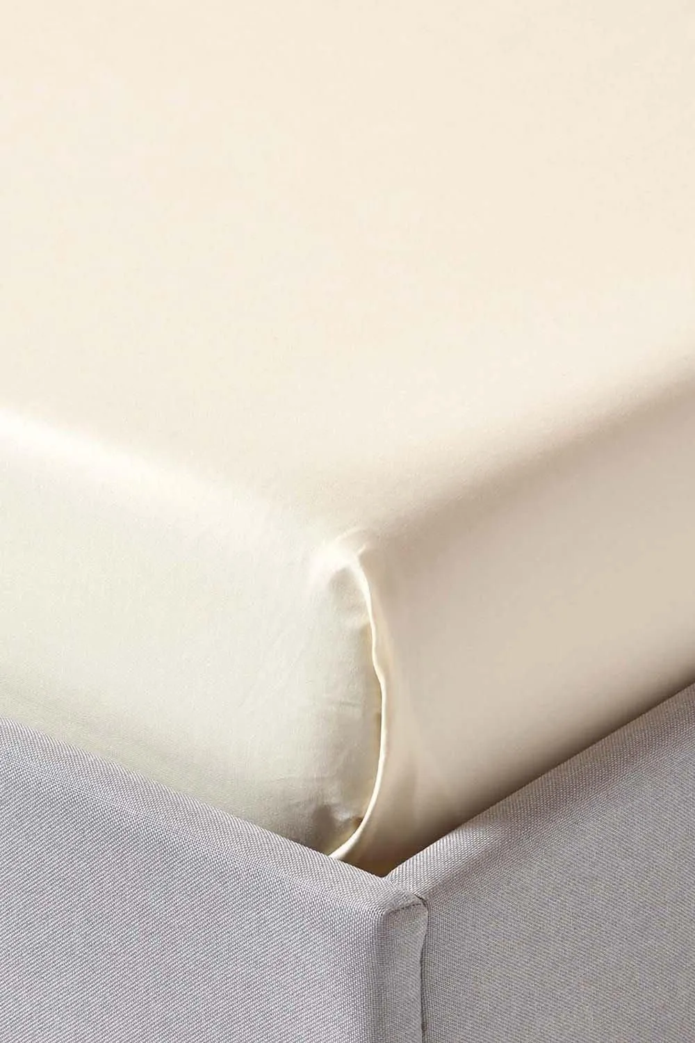 Homescapes Sateen Cotton Flat Sheet 400 TC in Cream 3