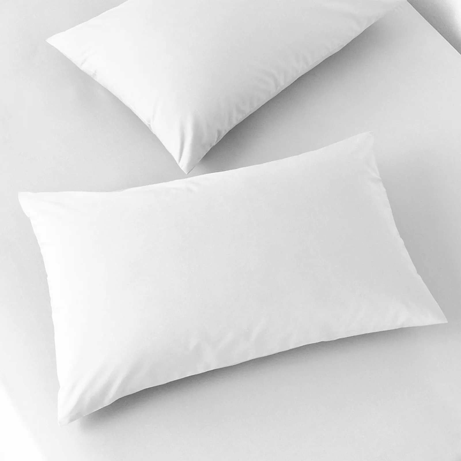 Paoletti 200 Thread Count Cotton Percale Housewife Pillowcases in White 2