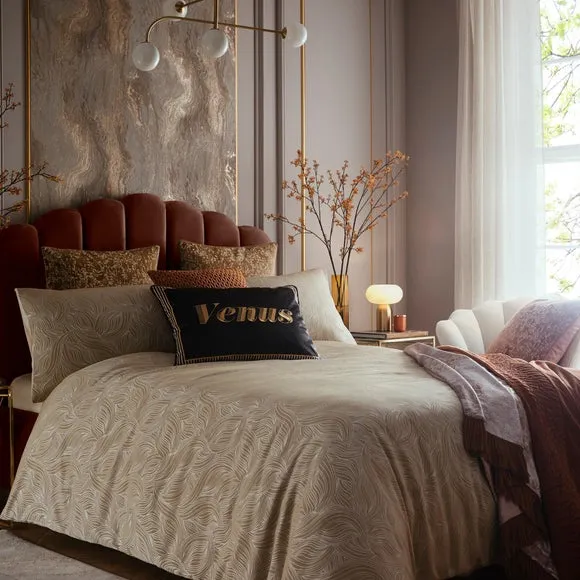 Laurence Llewelyn-Bowen Venus Signature Velvet Rectangle Cushion 4