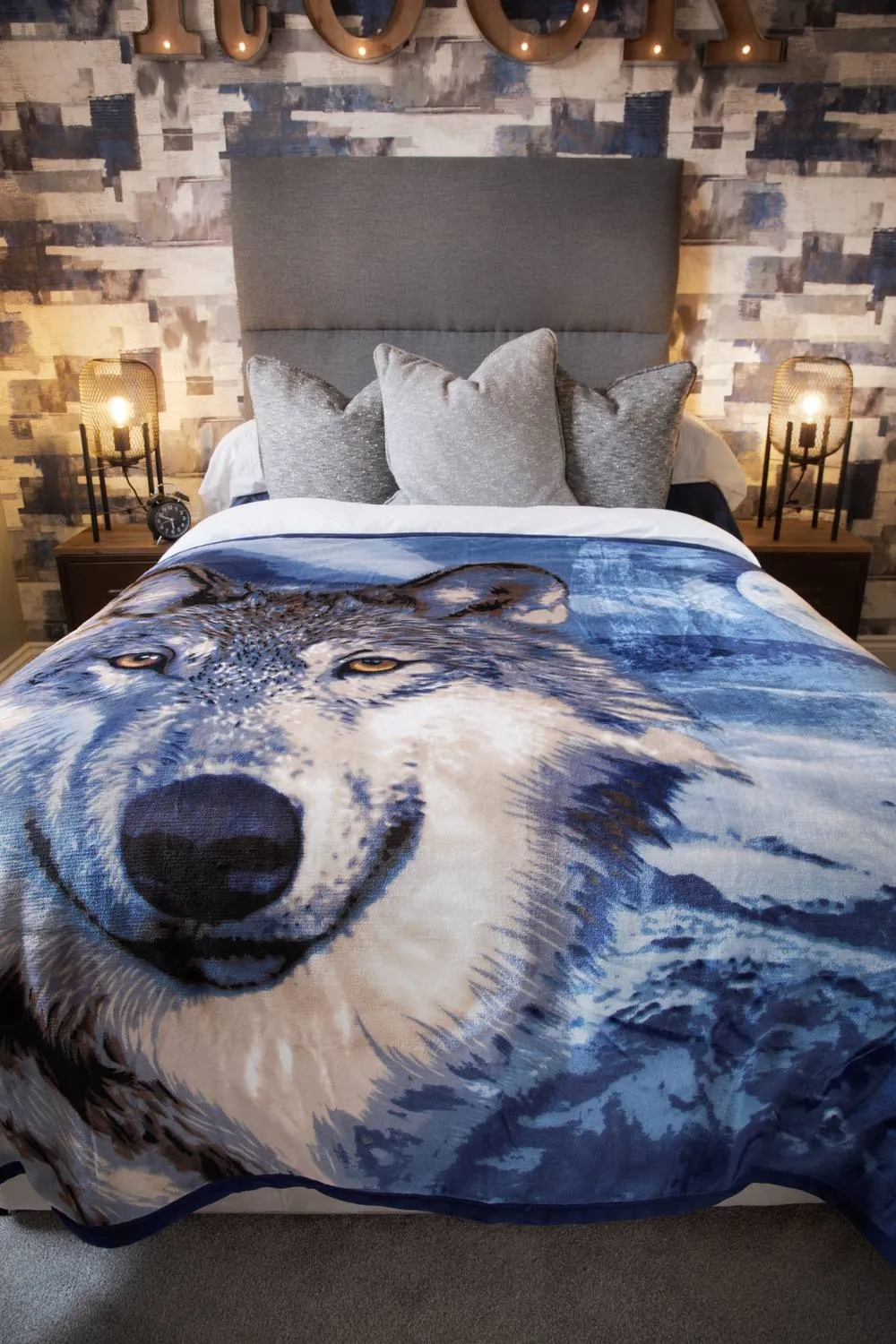 Snug City Wolves Print Fleece Blanket Animal Throw, Soft Warm Cosy Blanket Throw