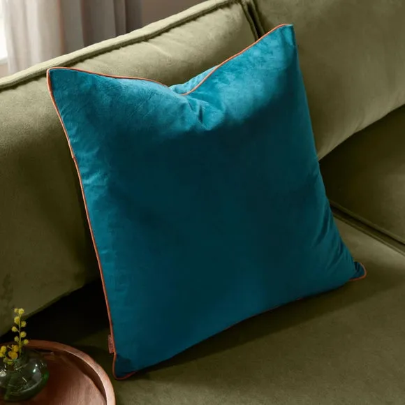 Furn. Square Cushion 1