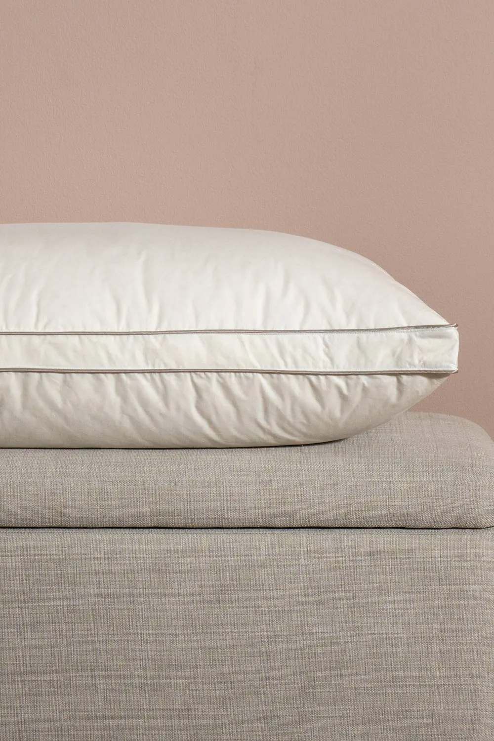 Soak&Sleep 60% Duck Down Standard Pillow - Medium in White 2