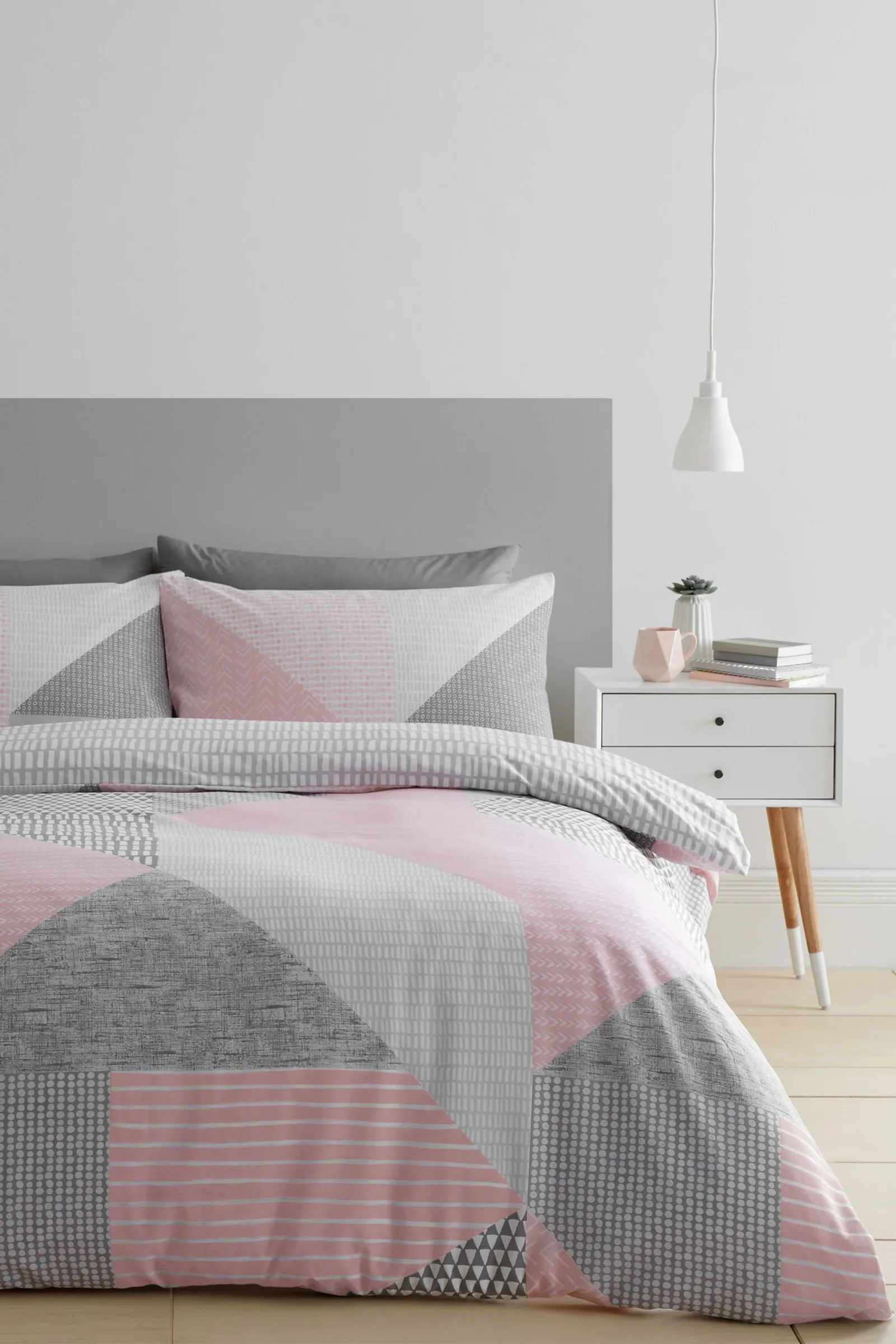 Catherine Lansfield 'Larsson Geo' Duvet Set in Pink 1