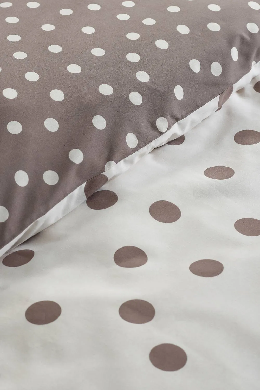 Catherine Lansfield 'Polka Dot' Reversible Duvet Cover Set in Chocolate 4