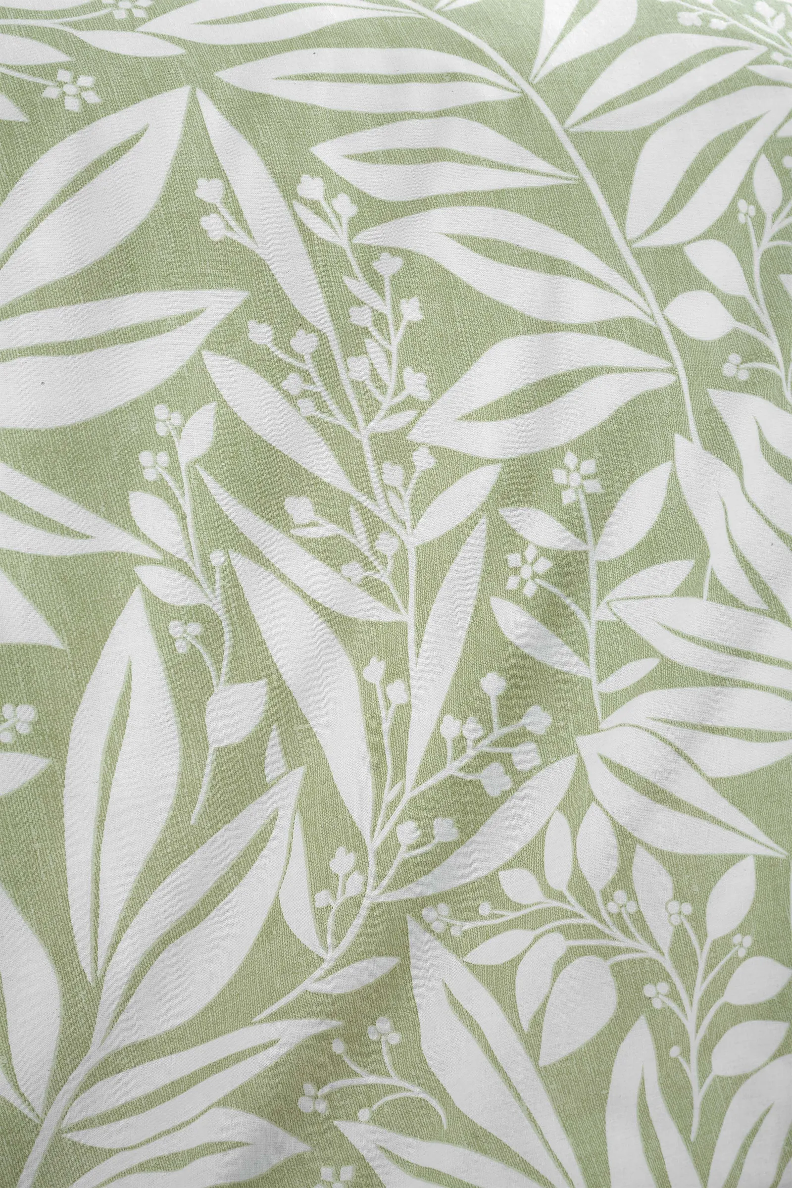 Catherine Lansfield 'Sorrel Leaf' Fully Reversible Eyelet Curtains in Green 5