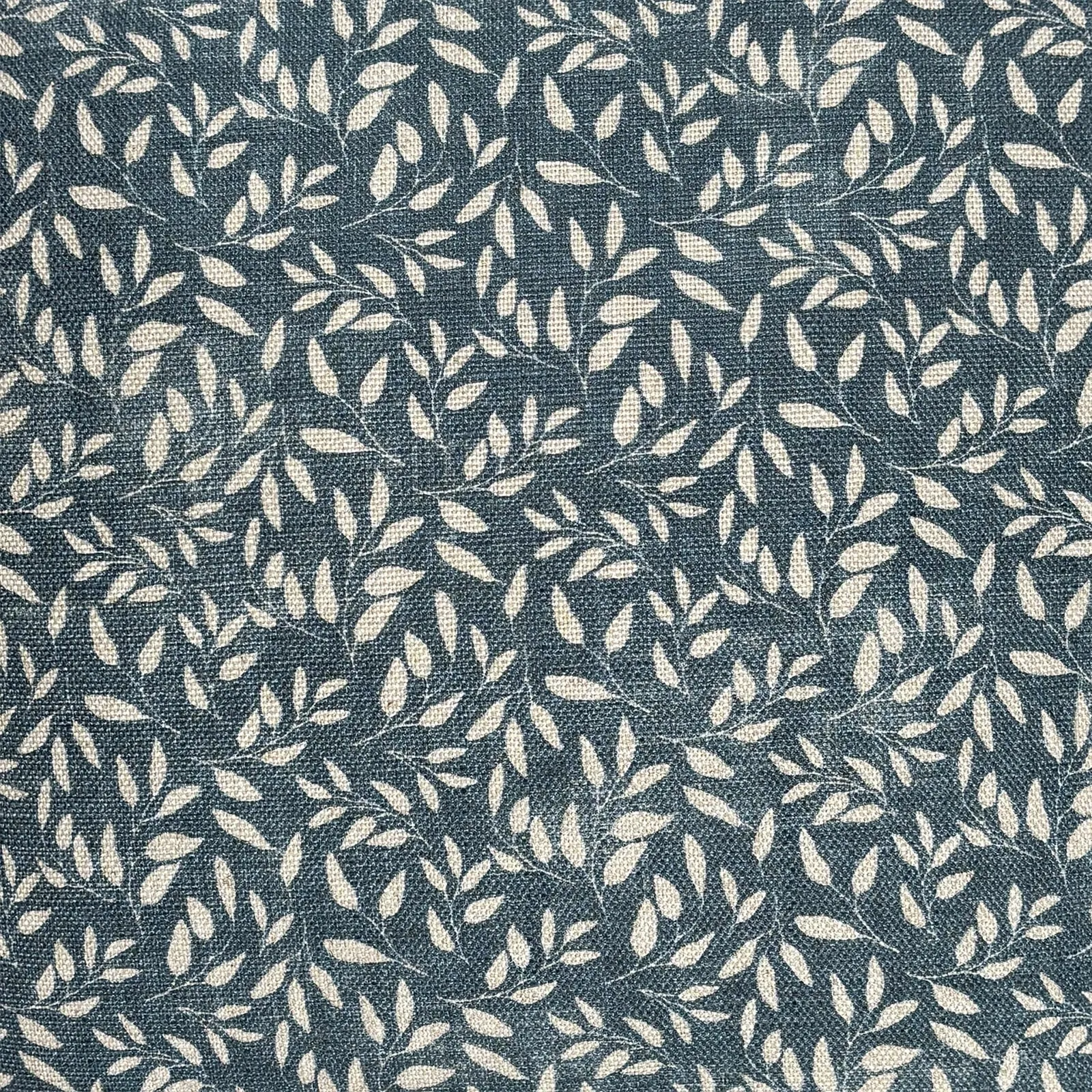 English Heritage Clover 26 Cuddler With Pre Set Scatters, Blue Fabric | Barker & Stonehouse 4