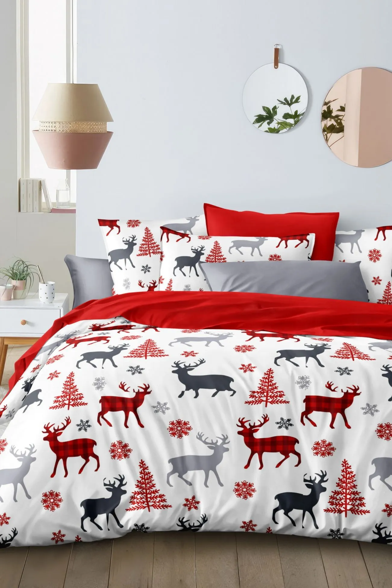 Ezysleep Reindeer Printed Duvet Set in Red 2