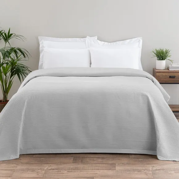 Spencer Pinsonic Bedspread 1