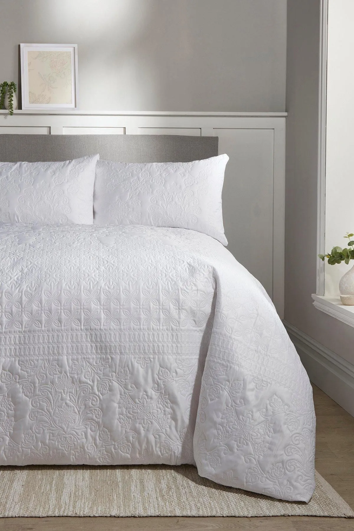 Serene 'Avery Stripe' Pinsonic Soft Touch Duvet Cover Set in White