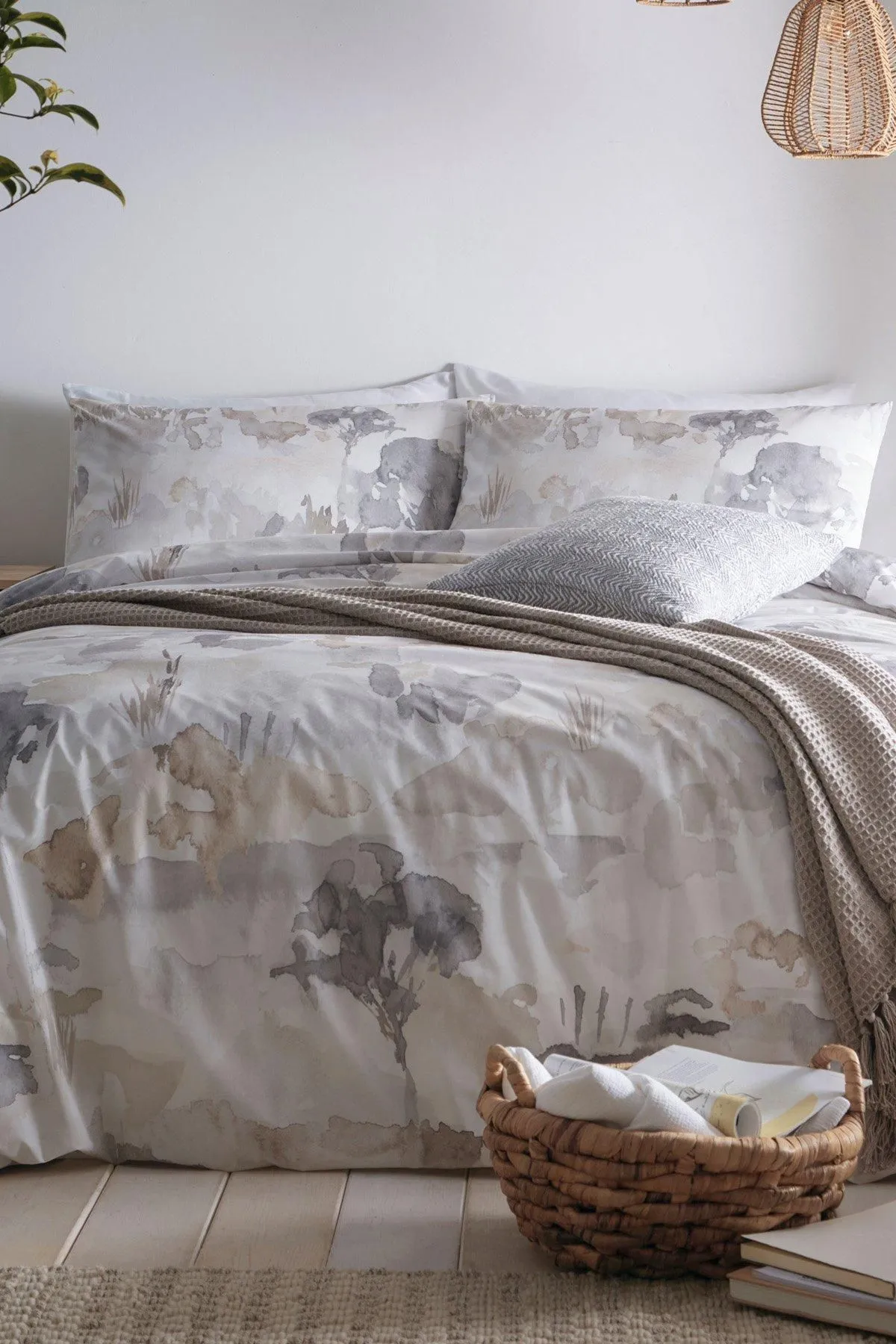 Appletree 'Edale' 100% Cotton Duvet Cover Set With Contrast Piping in Natural