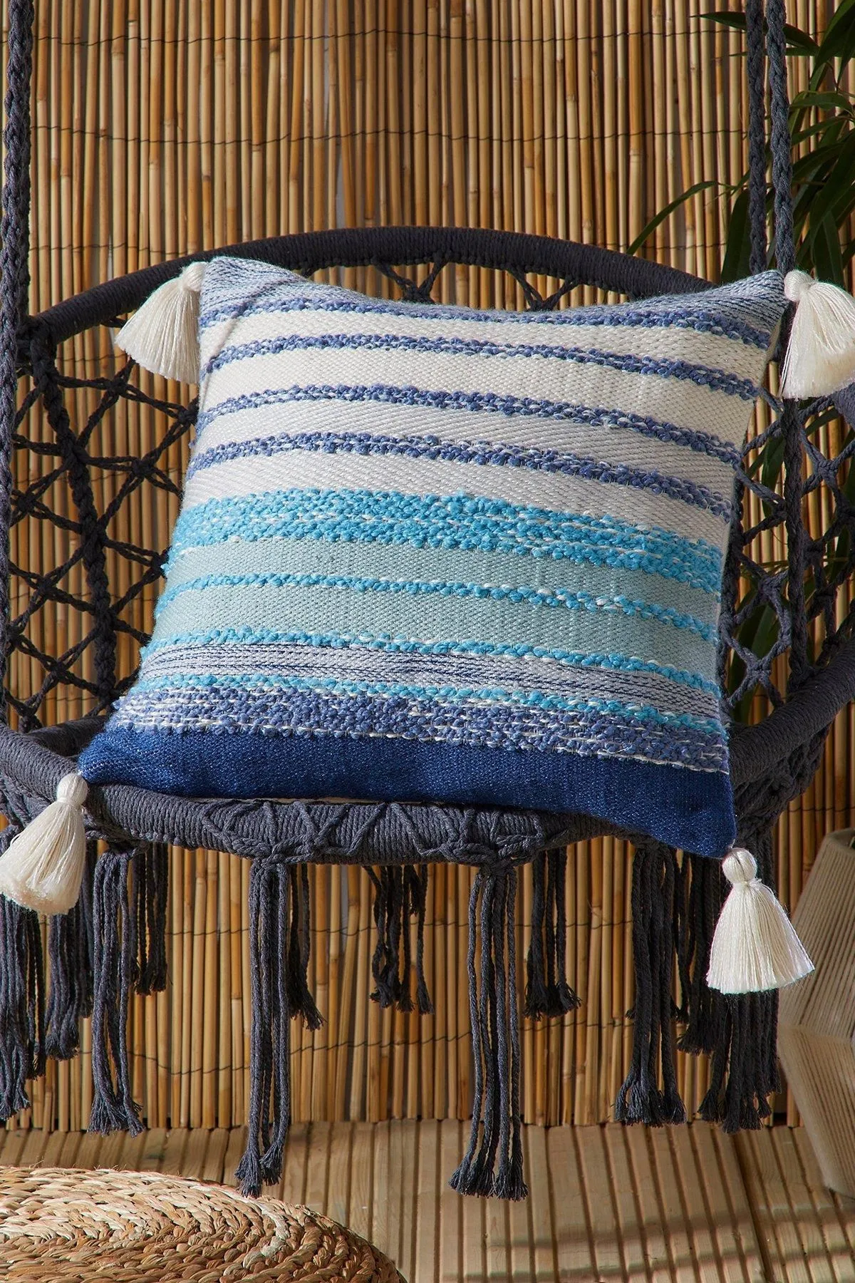 Drift Home 'Grayson' Textured Outdoor Garden Filled Bench Cushion in Blue