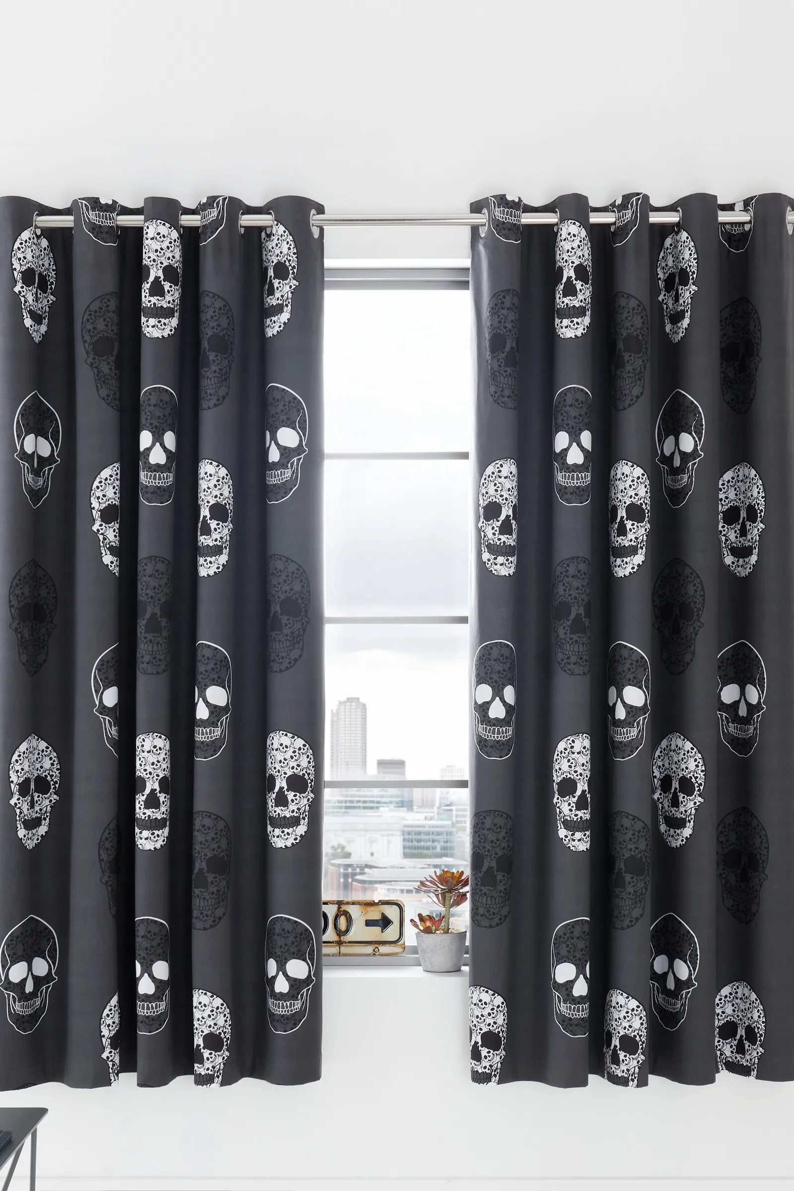 Catherine Lansfield 'Skulls' Fully Reversible Eyelet Curtains in Grey