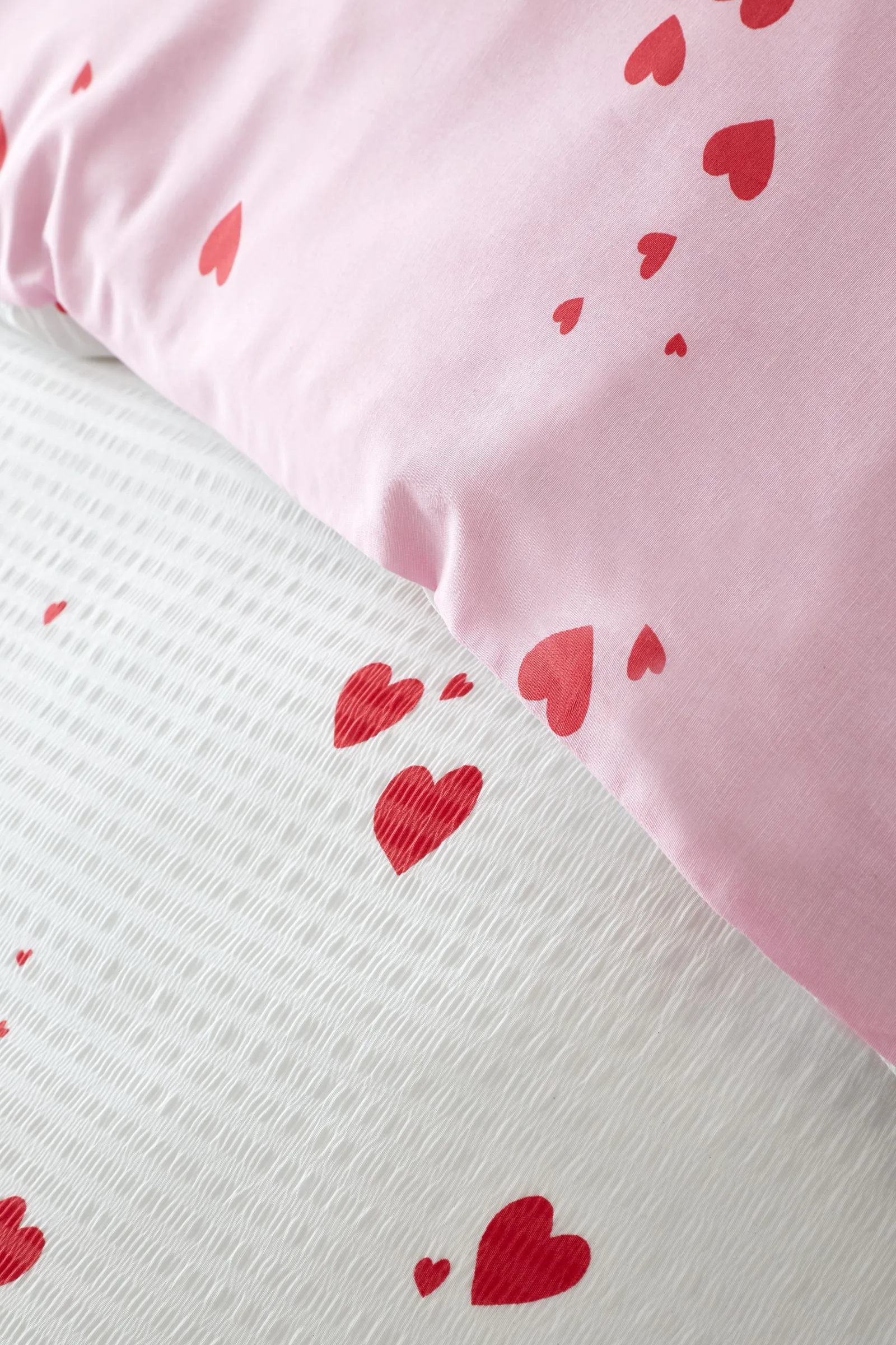 Catherine Lansfield 'Seersucker Heart' Duvet Cover Set in White 4