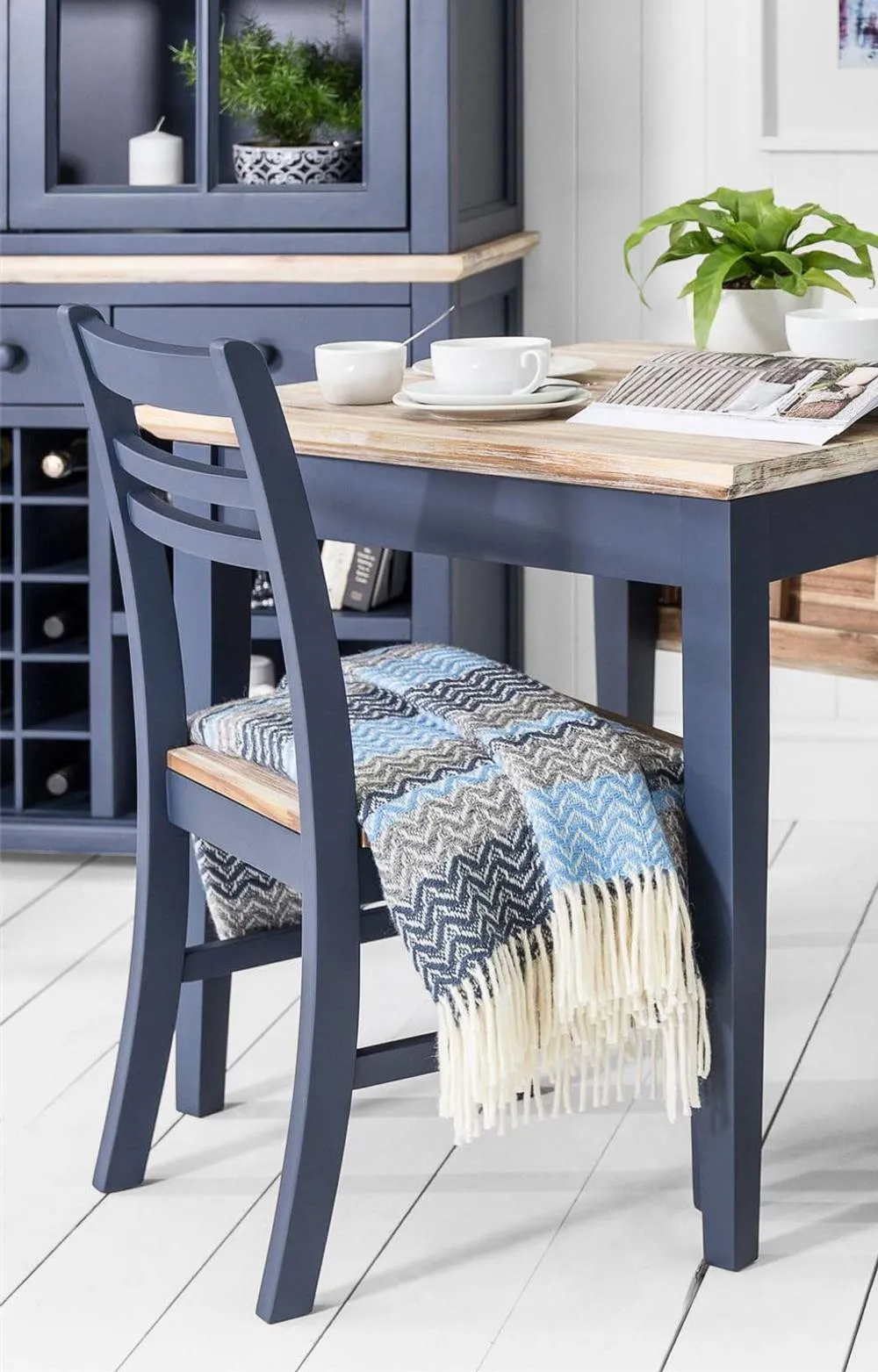 Statement Furniture Florence Country Style Wooden Chairs Set of 4 in Navy 3