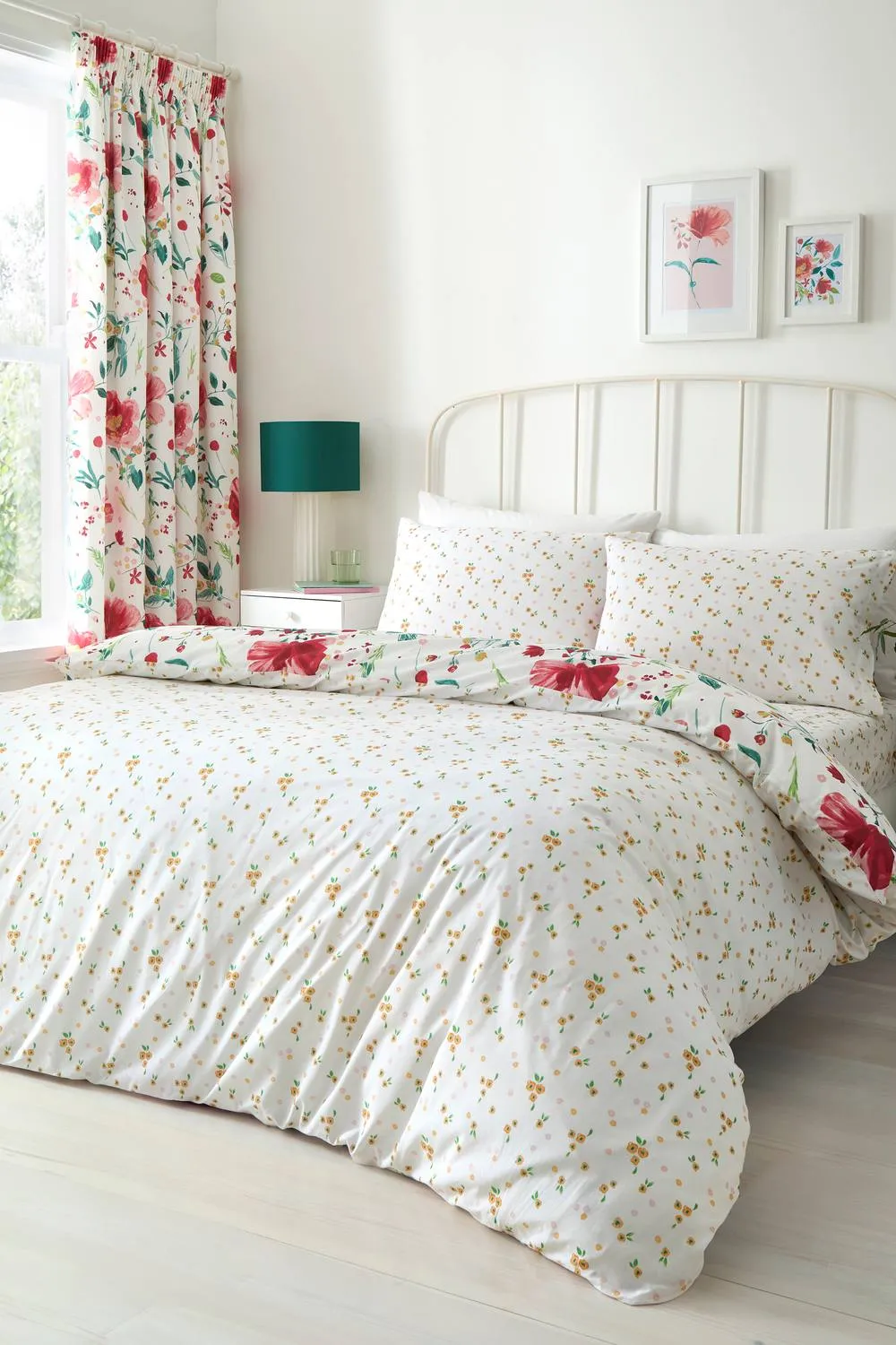 Dreams & Drapes 'Abstract Poppy' Easy Care Duvet Cover Set 4