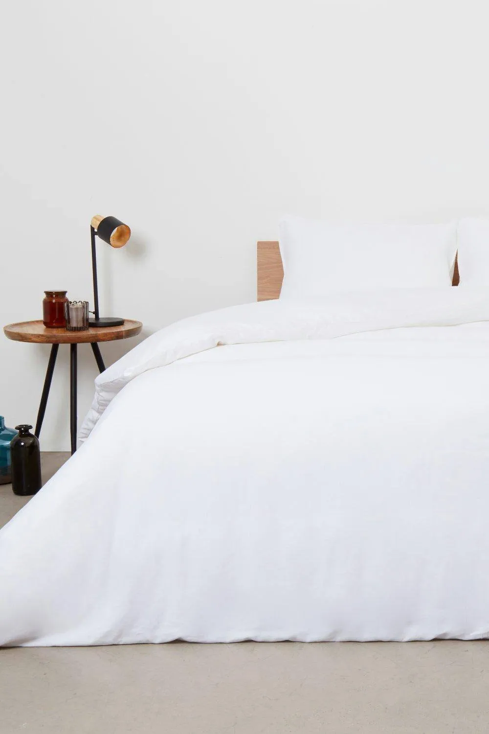 Panda London Bamboo & French Linen Complete Bedding Set in White 1