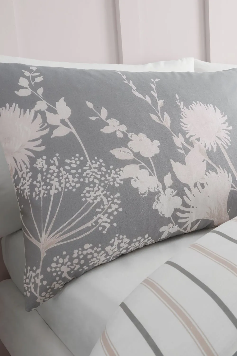 Catherine Lansfield Meadowsweet Floral Duvet Set in Grey 2