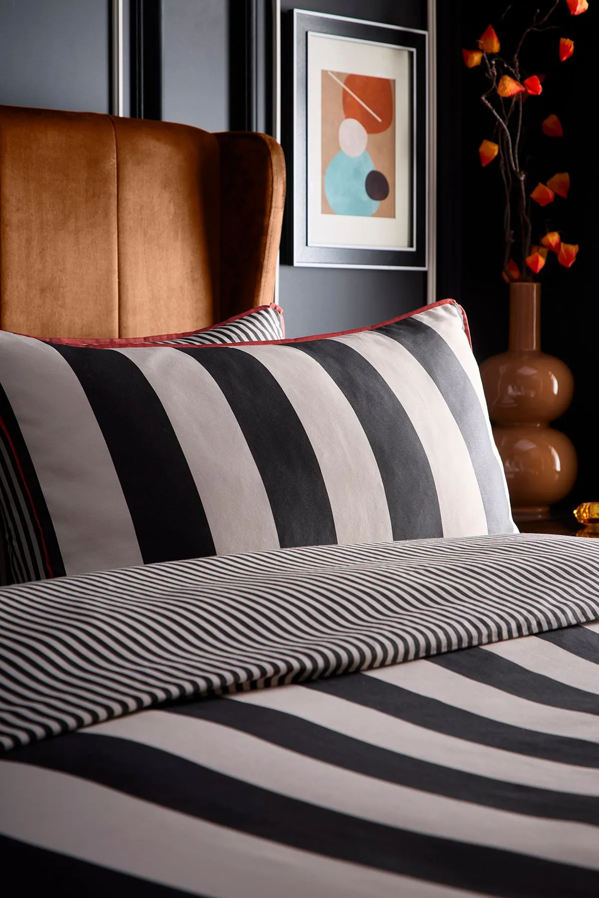 Laurence Llewelyn-Bowen 'Festivo Circus Stripe' Striped Print 100% Cotton Duvet Cover Set in Black 2