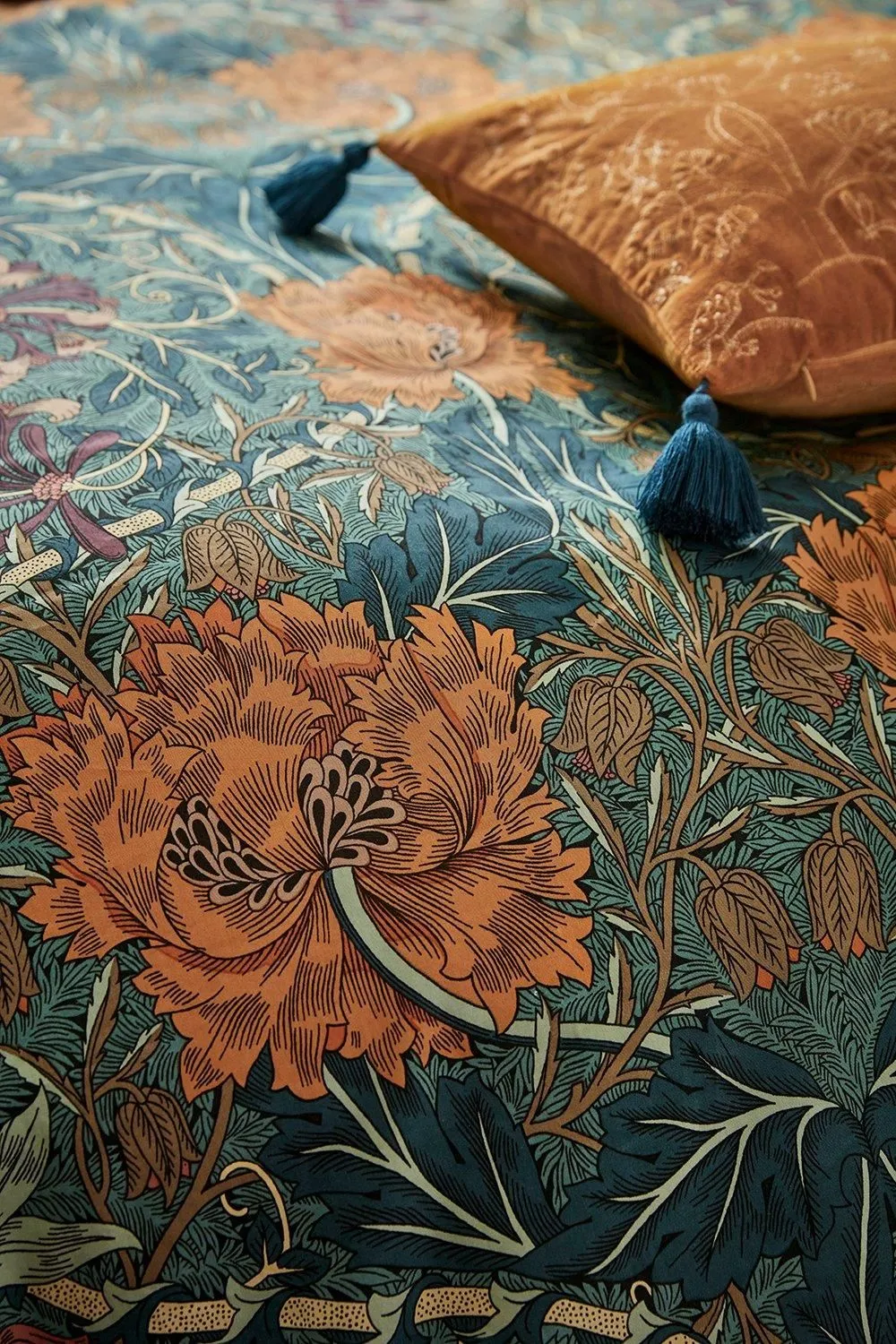 Morris & Co 'Honeysuckle & Tulip' Duvet Cover in Teal 3