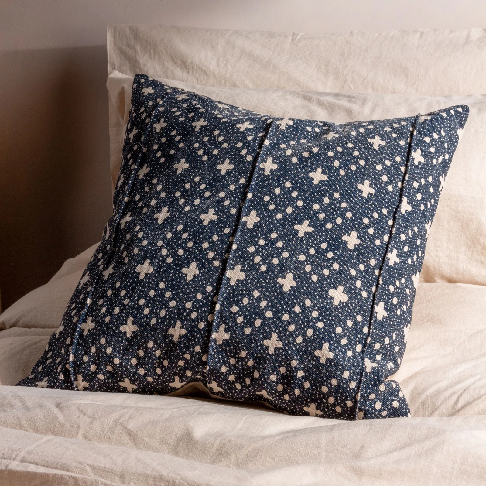 Yard Helm 100% Cotton Woven Cushion in Navy 1