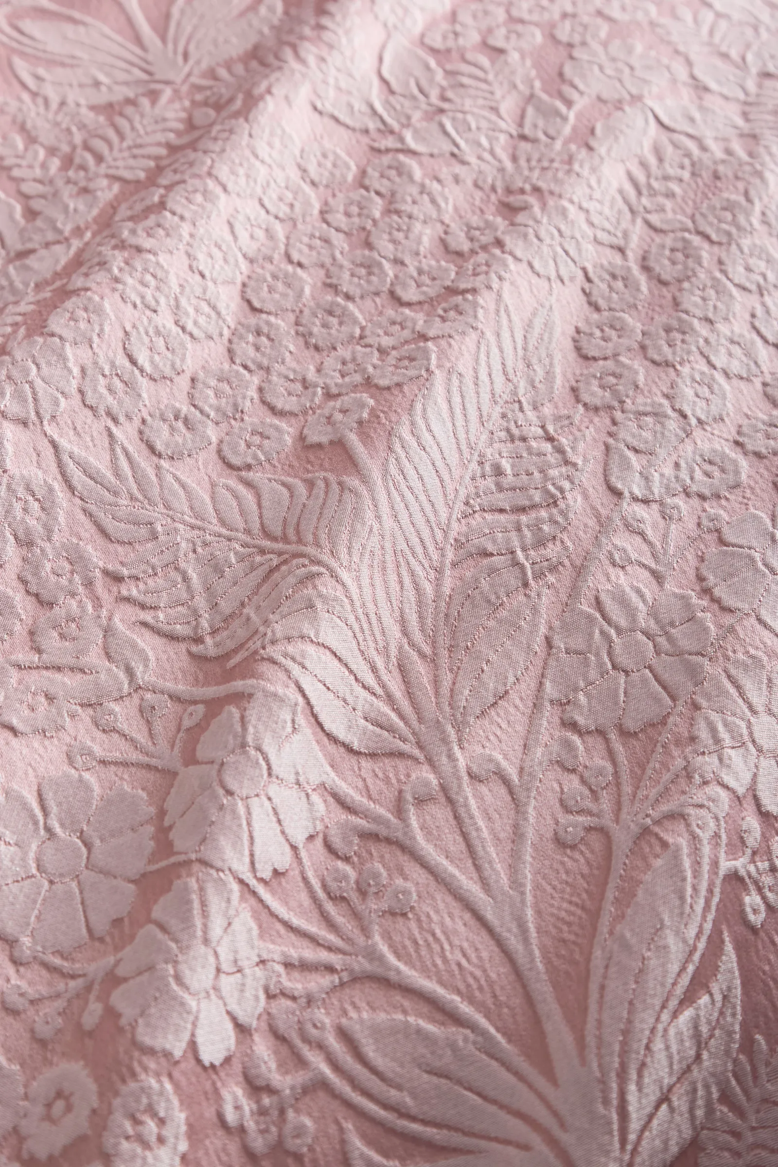 Appletree 'Toria' Arts & Crafts Floral Jacquard Duvet Cover Set in Light Pink 3