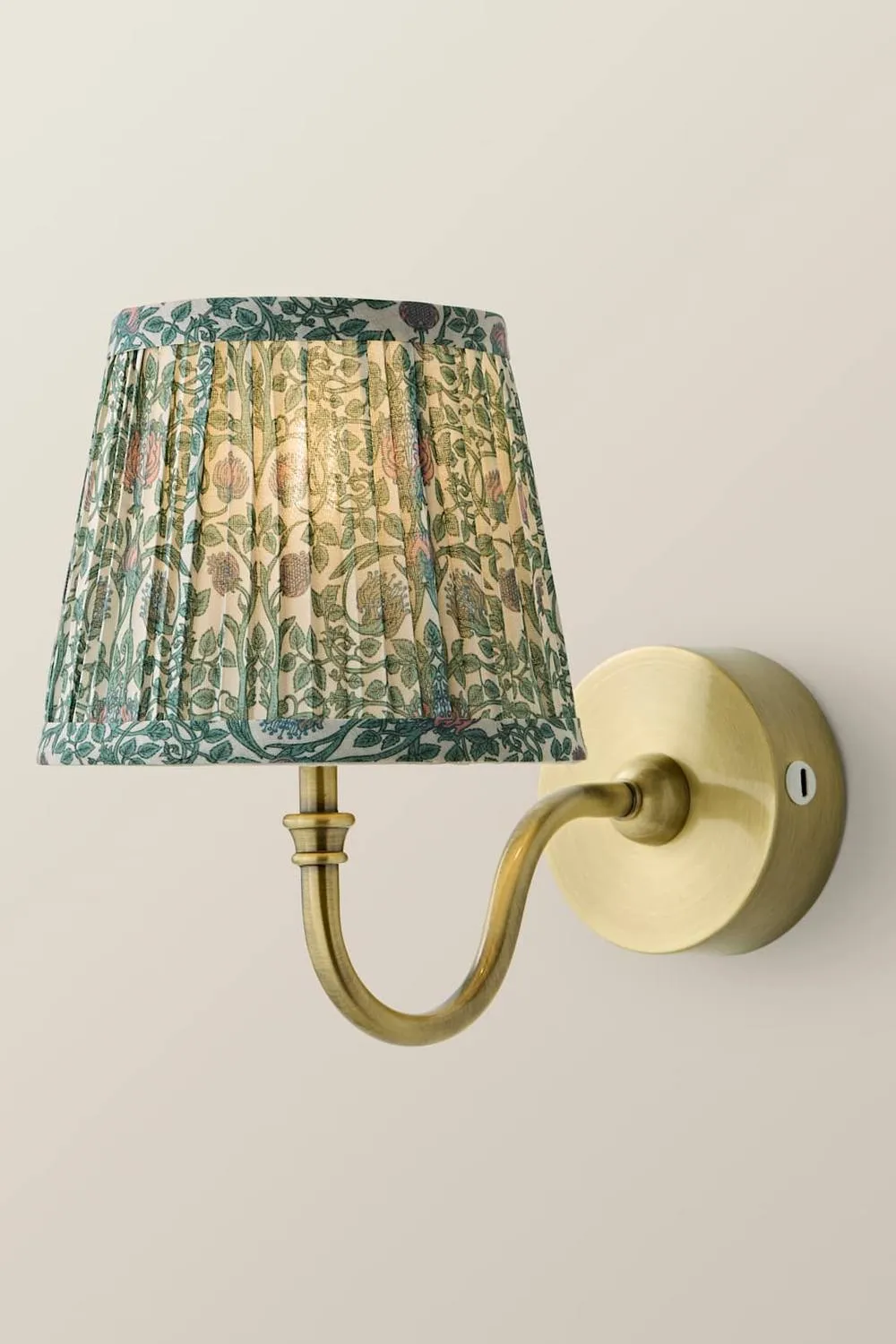 ValueLights Lowe Pair Floral Pleated Shade Metal Portable Rechargeable Wall Light in Gold 3