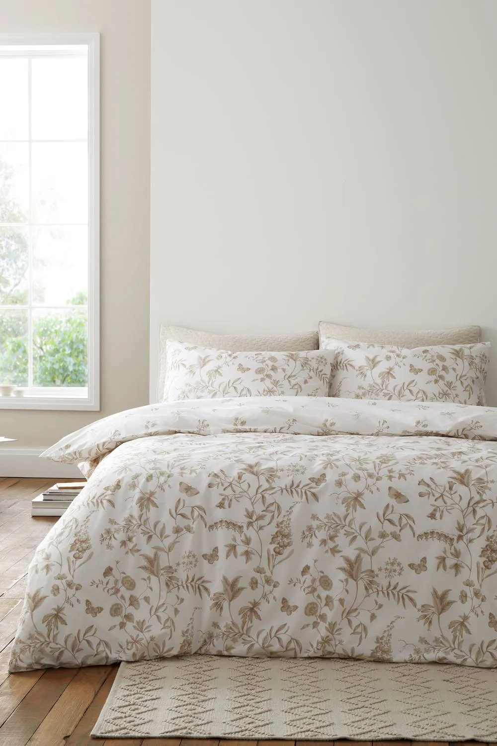 Bianca Thea Floral 200 Thread Count Cotton Reversible Duvet Cover Set in Natural