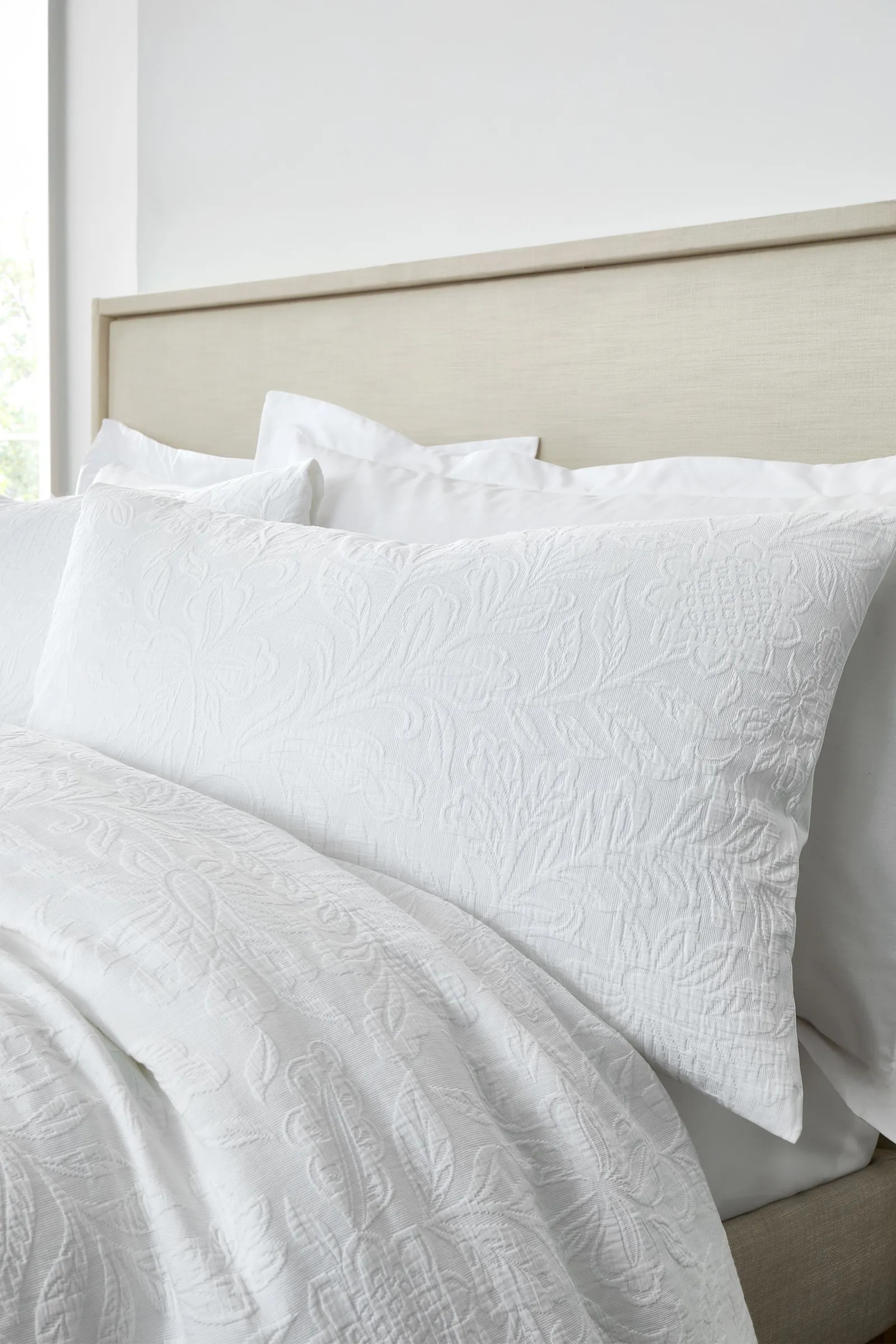 Bianca 'Fleur Matelasse' Jacquard 200 Thread Count Cotton Duvet Cover Set in White 2