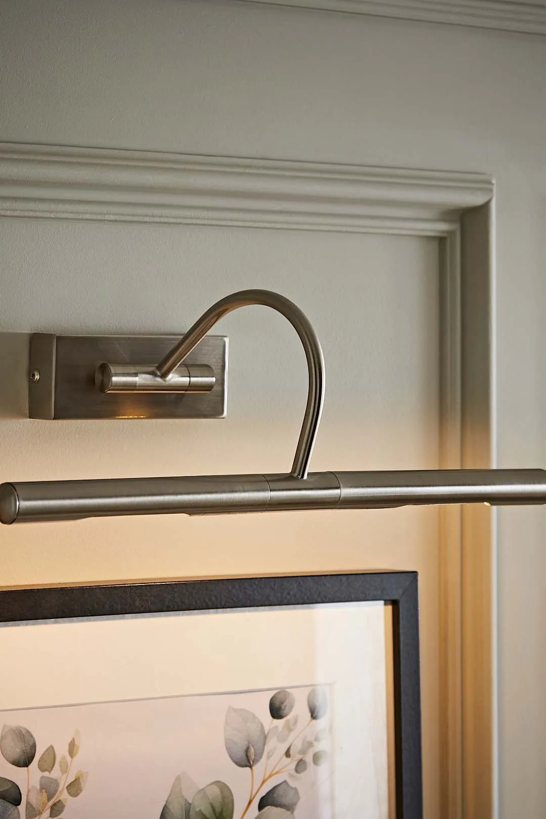 ValueLights Capri Adjustable Twin Bulb Picture Slim Wall Light with G9 Bulbs in Metallic Silver 1