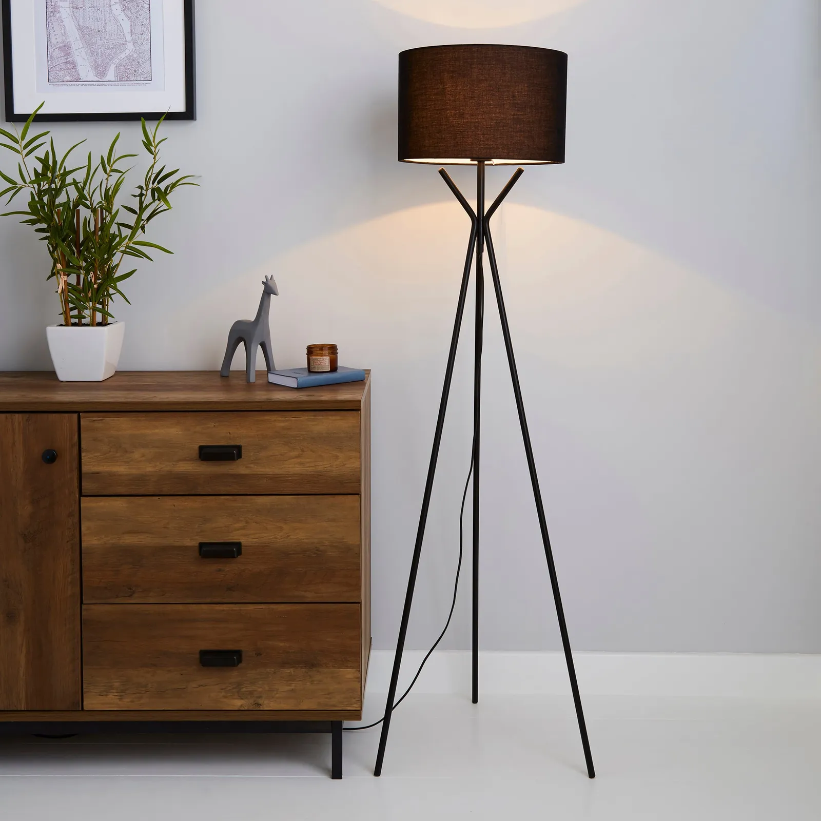 Drei Tripod Black Floor Lamp Black