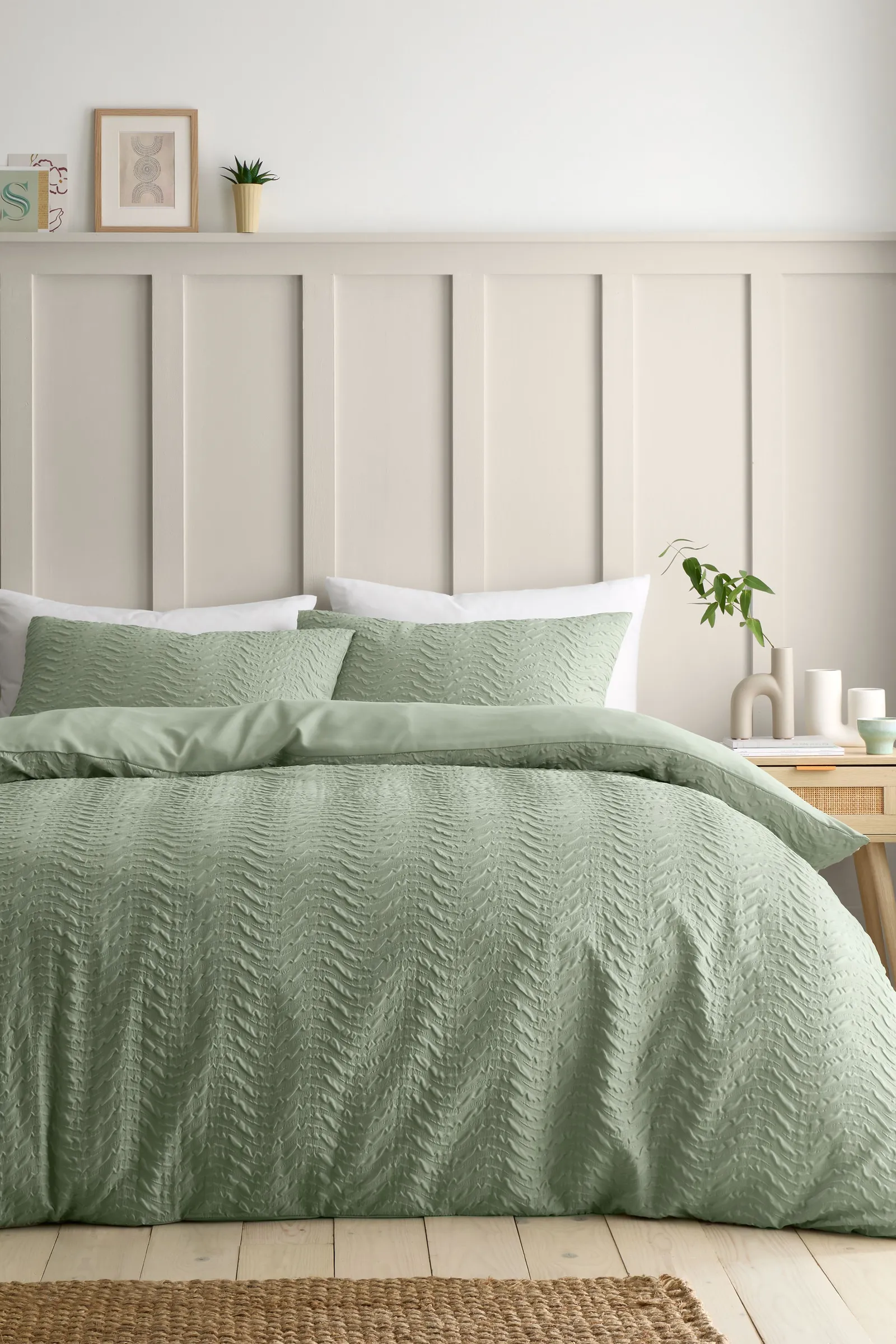 Catherine Lansfield 'Heatset Wave' Duvet Cover Set in Mint