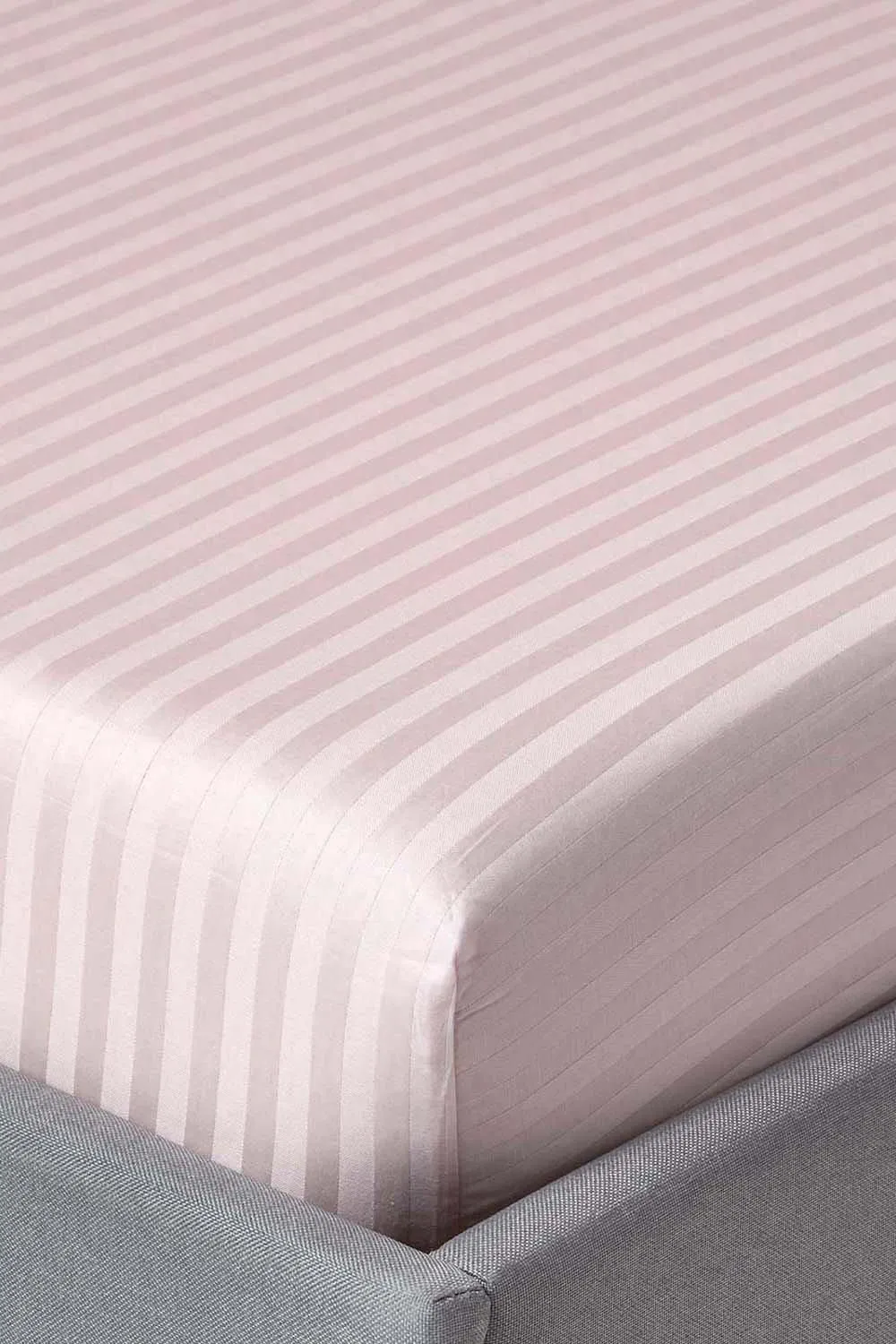 Homescapes Egyptian Cotton Satin Stripe Fitted Sheet 12 inch 330 Thread Count in Dusty Pink 1