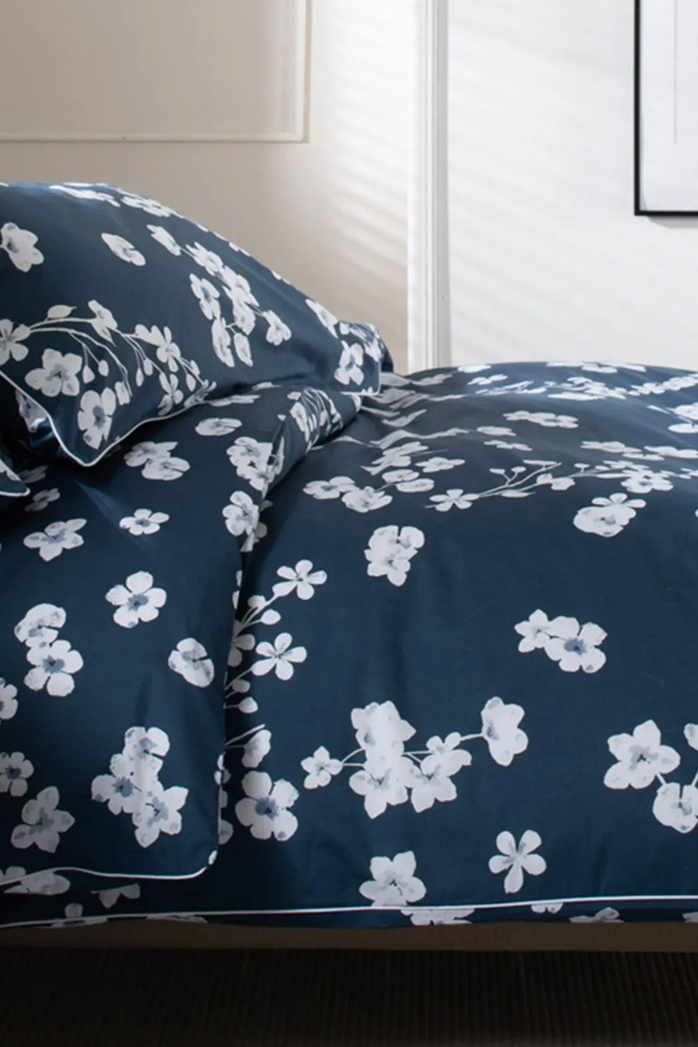 The Lyndon Company Petite Fleure Printed 100% Cotton Duvet Cover Set with Piped Edges in Navy 3