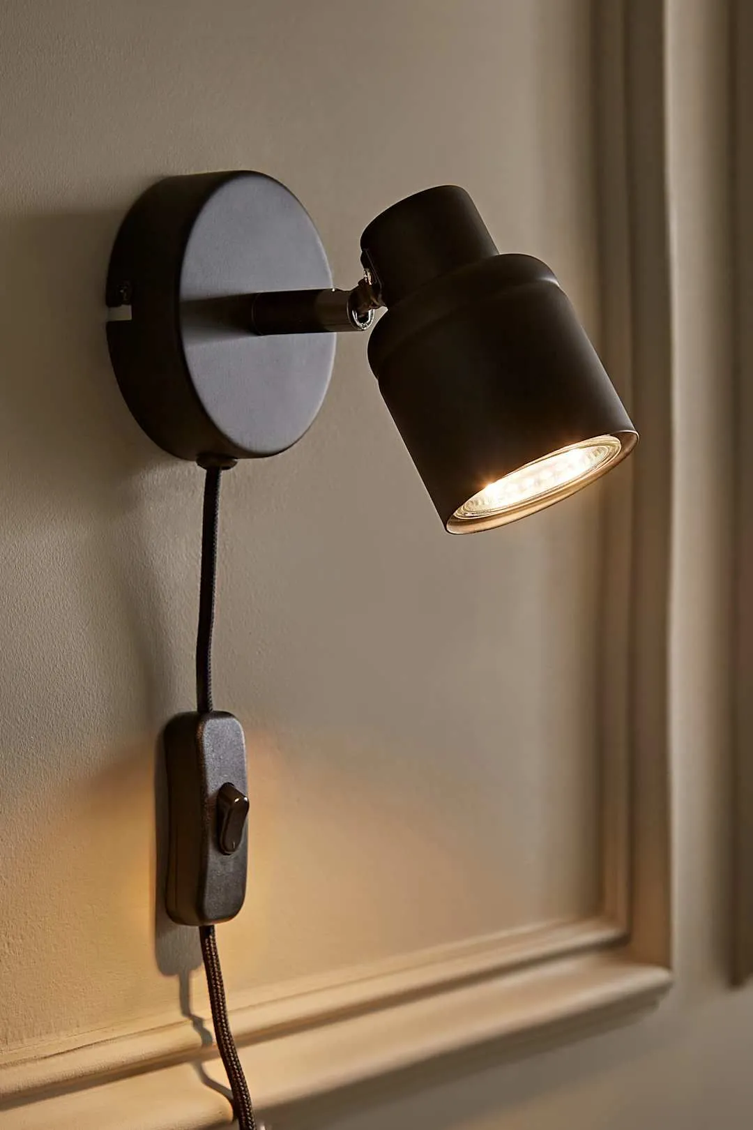 ValueLights Benton Single Adjustable Plug In Spotlight Wall Light in Black 1