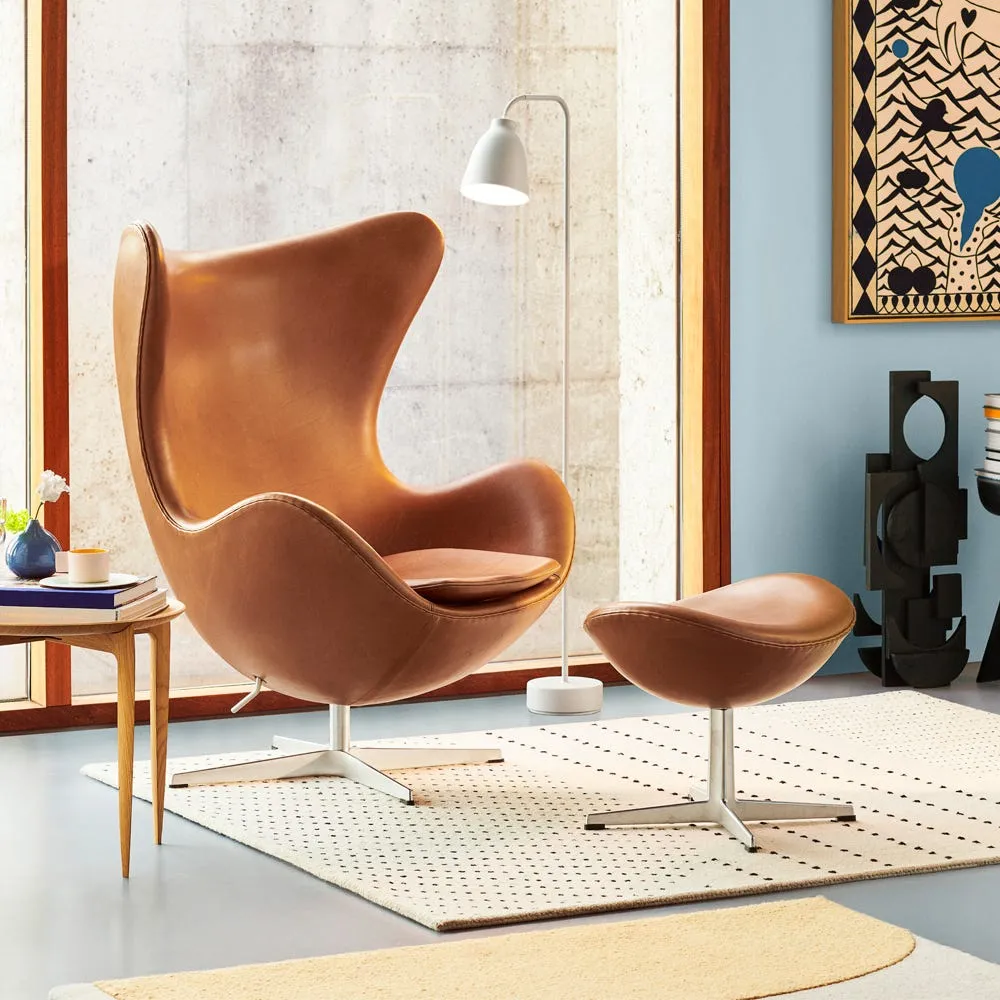 Fritz Hansen Egg Chair in Walnut Grace Leather 5