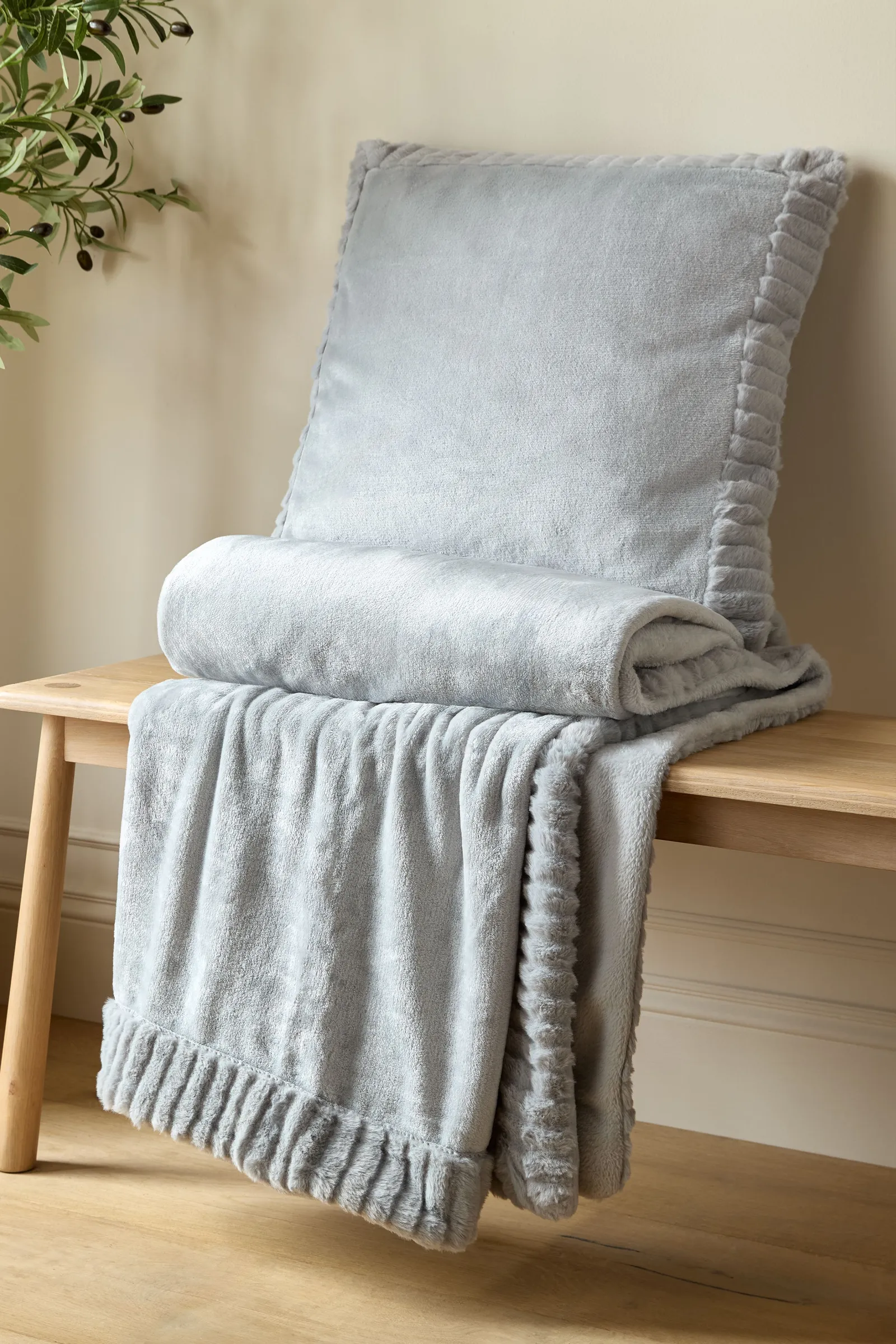 Catherine Lansfield 'Velvet & Faux Fur' 55x55cm Cushion in Silver 3