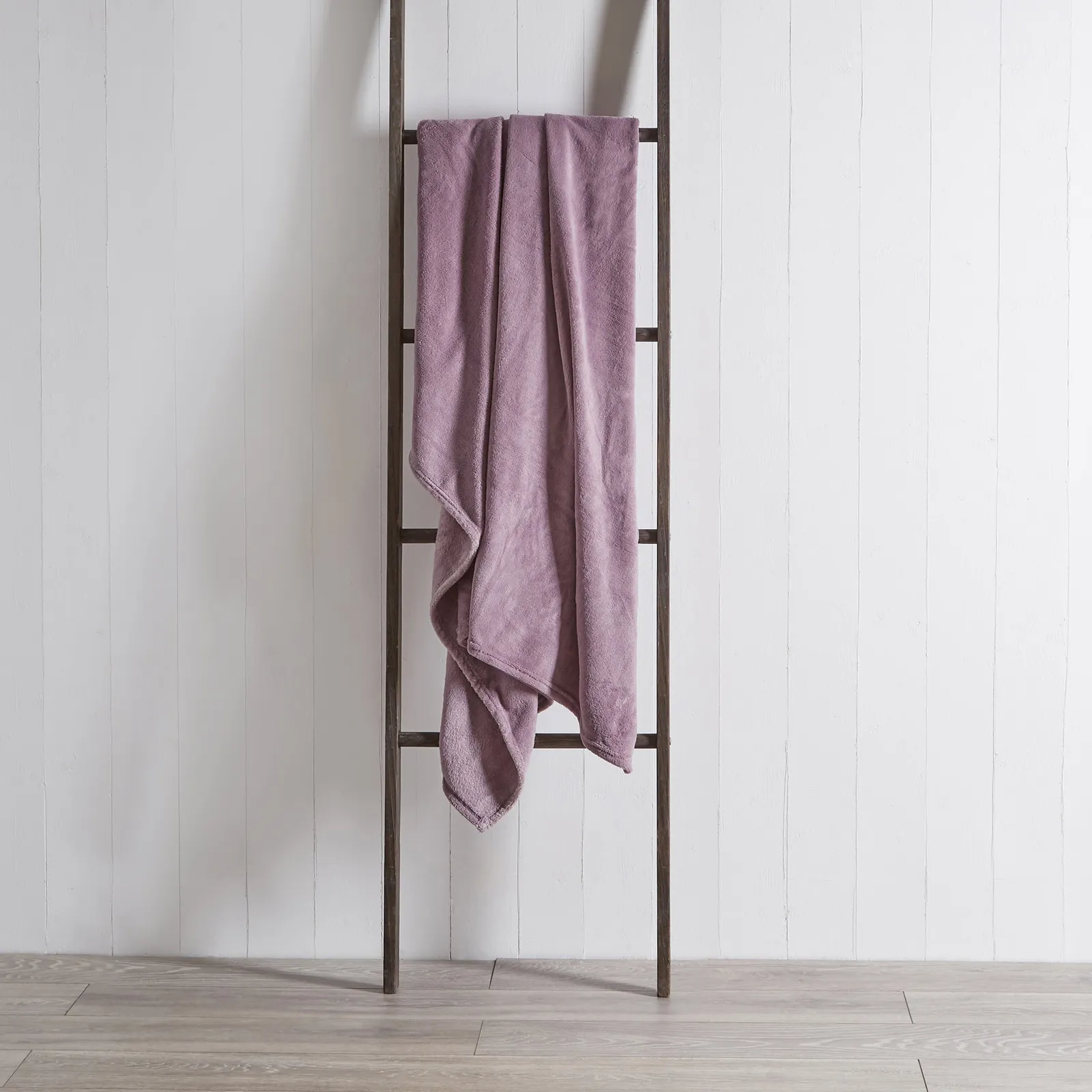 Soft Fleece 130cm x 170cm Throw Lilac