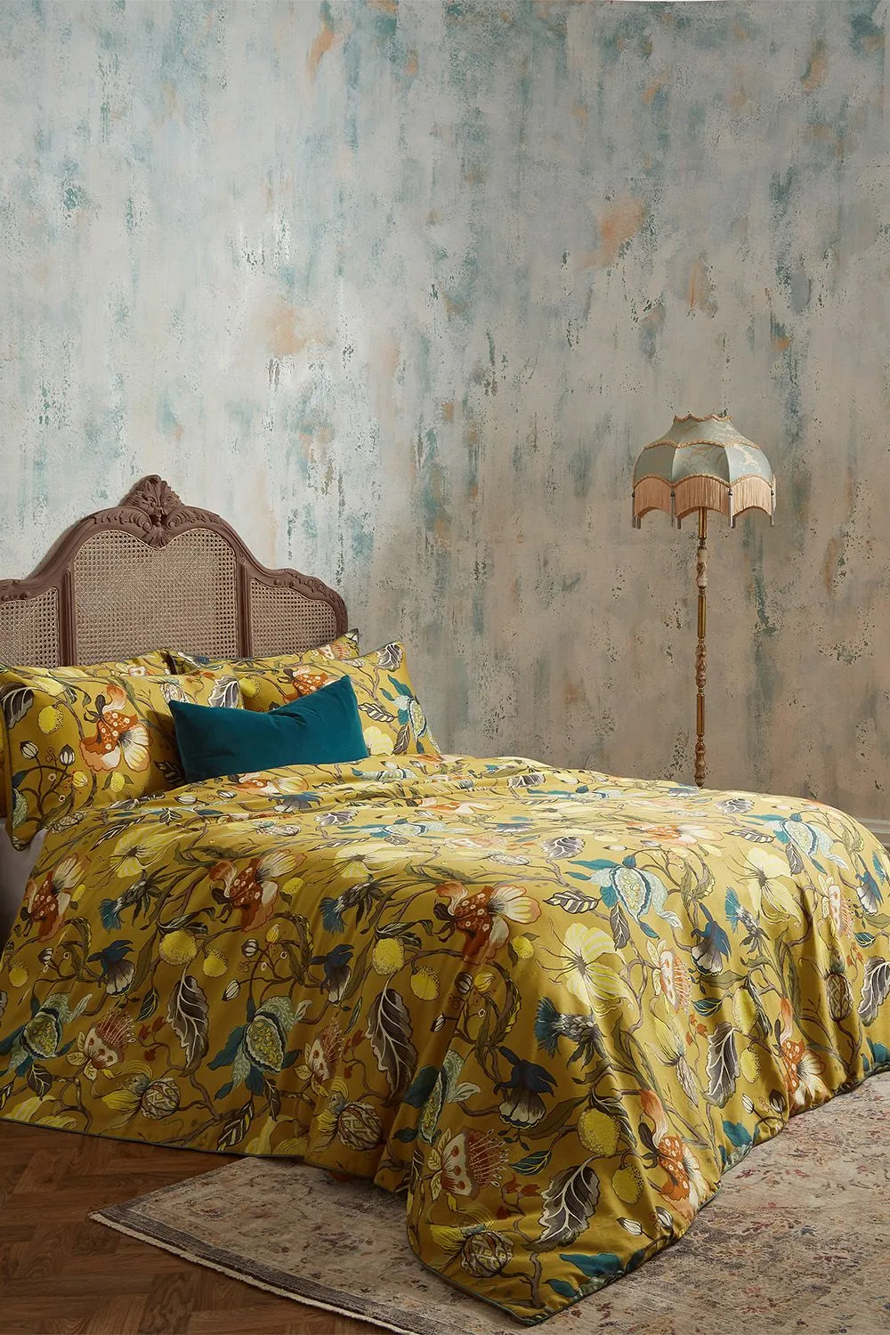 Edinburgh Weavers Morton 200 Thread Count Floral Premium Cotton Sateen Piped Duvet Cover Set in Yellow