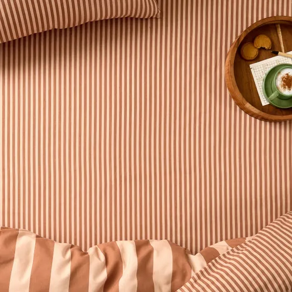 Furn. The Ultimate Stripe Fitted Sheet 1
