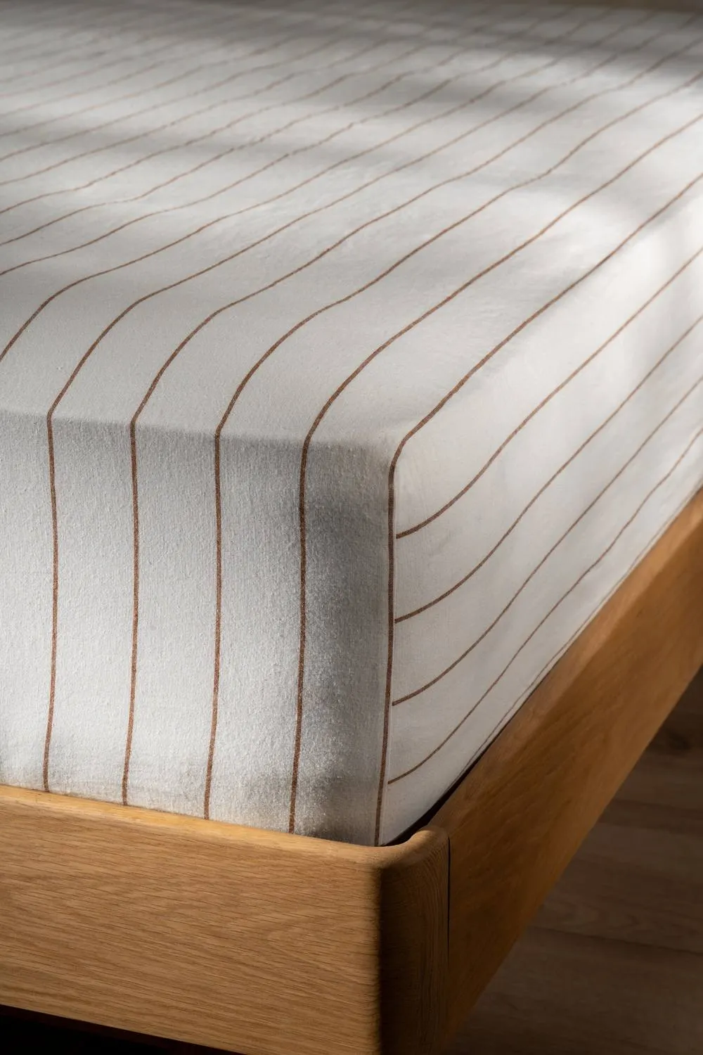 Soak&Sleep White/Burnt Orange Pinstripe Linen/Cotton 30cm Fitted Sheet in White