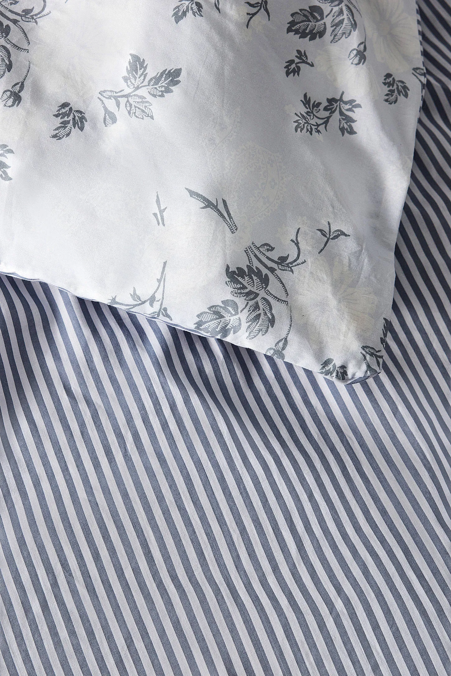 Juliet Reversible Duvet Set - Blue 4