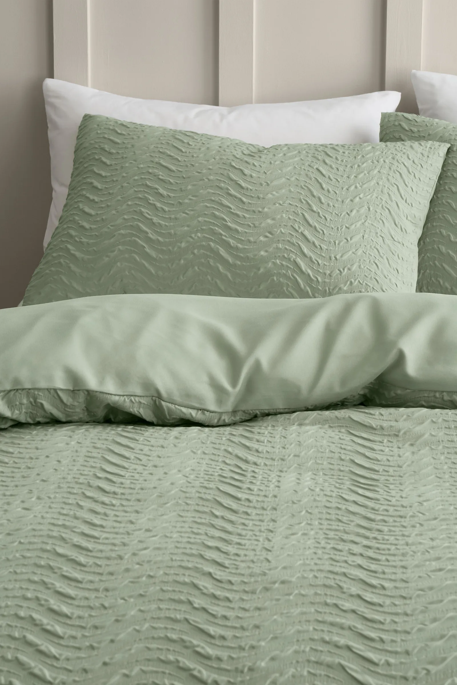Catherine Lansfield 'Heatset Wave' Duvet Cover Set in Mint 2