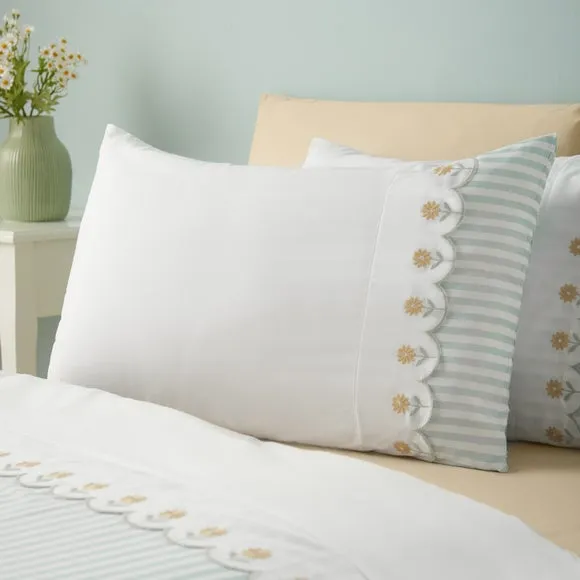Catherine Lansfield Embroidered Daisy Duvet Cover & Pillowcase Set 2