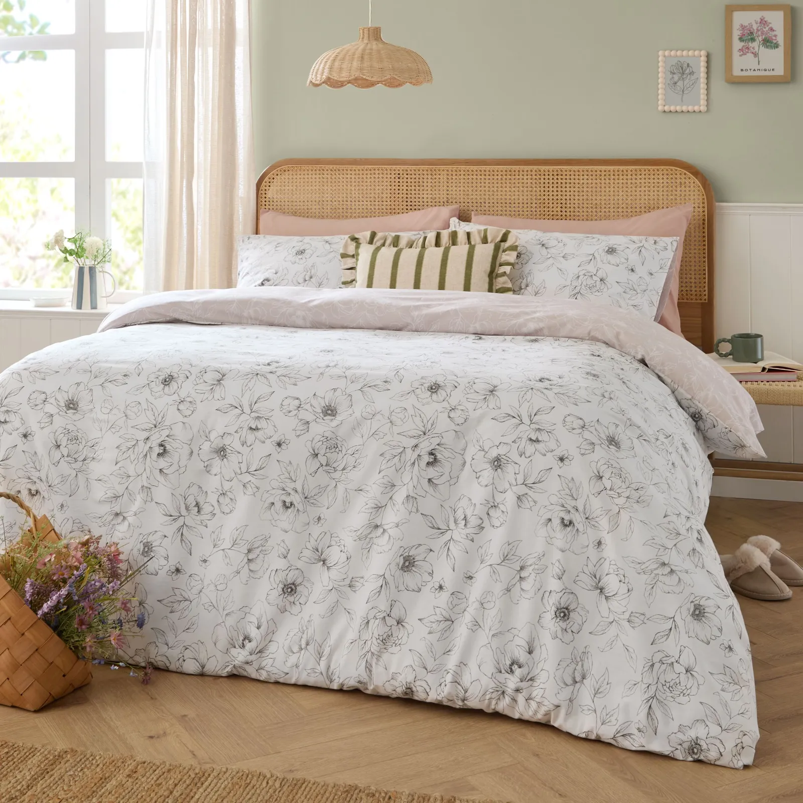 Wylder Bella Reversible Floral Duvet Cover Set in Natural 1