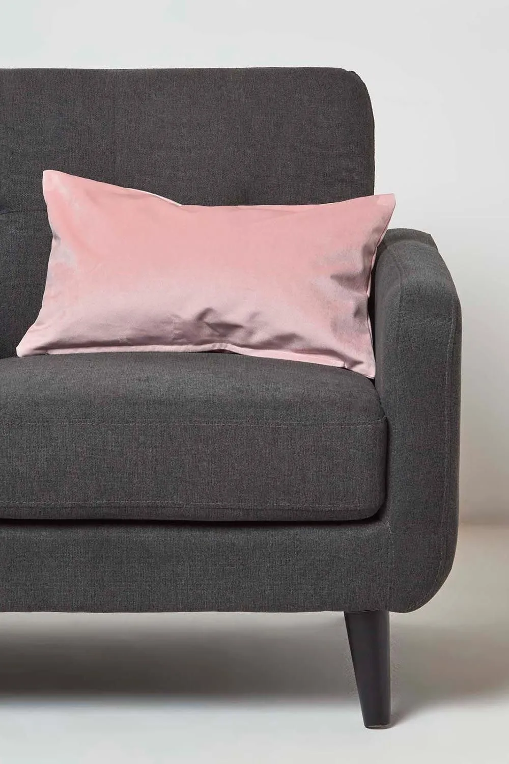 Homescapes Luxury Soft Velvet Cushion in Pink 2