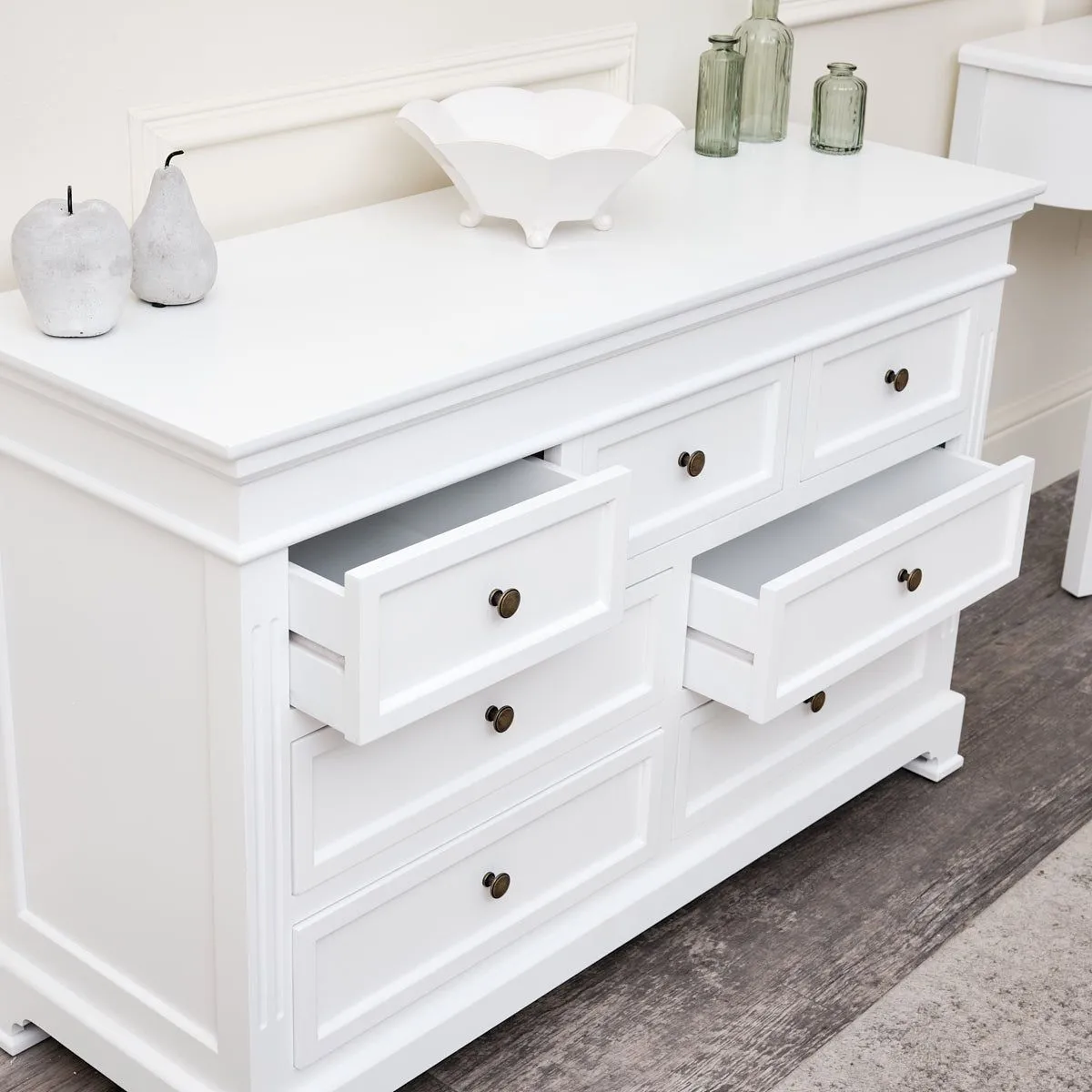 Melody Maison Large White 7 Drawer Chest Of Drawers - Daventry White Range 5