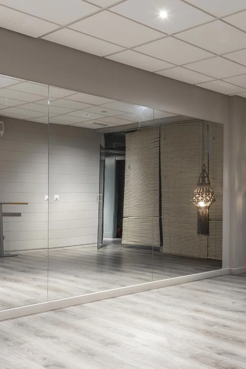 MirrorOutlet Circuitt 4mm Sheet Mirror Glass 213 x 122CM 7ft x 4ft in Silver 3