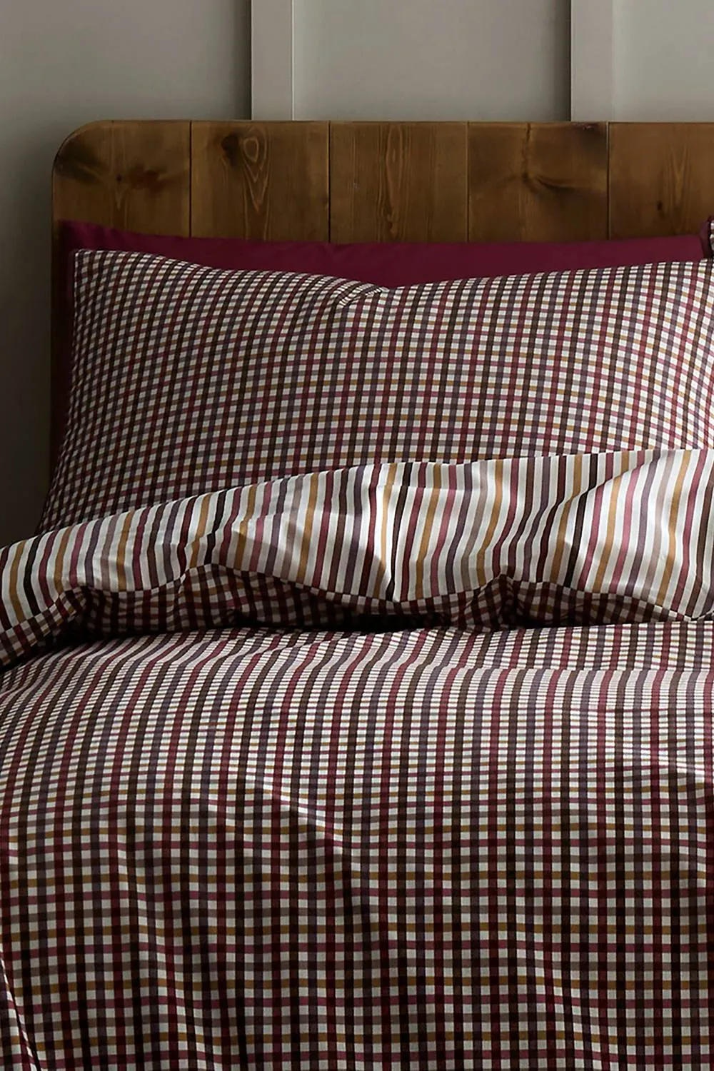 Appletree 'Micro Check' 100% Cotton Duvet Cover Set in Dark Red 2