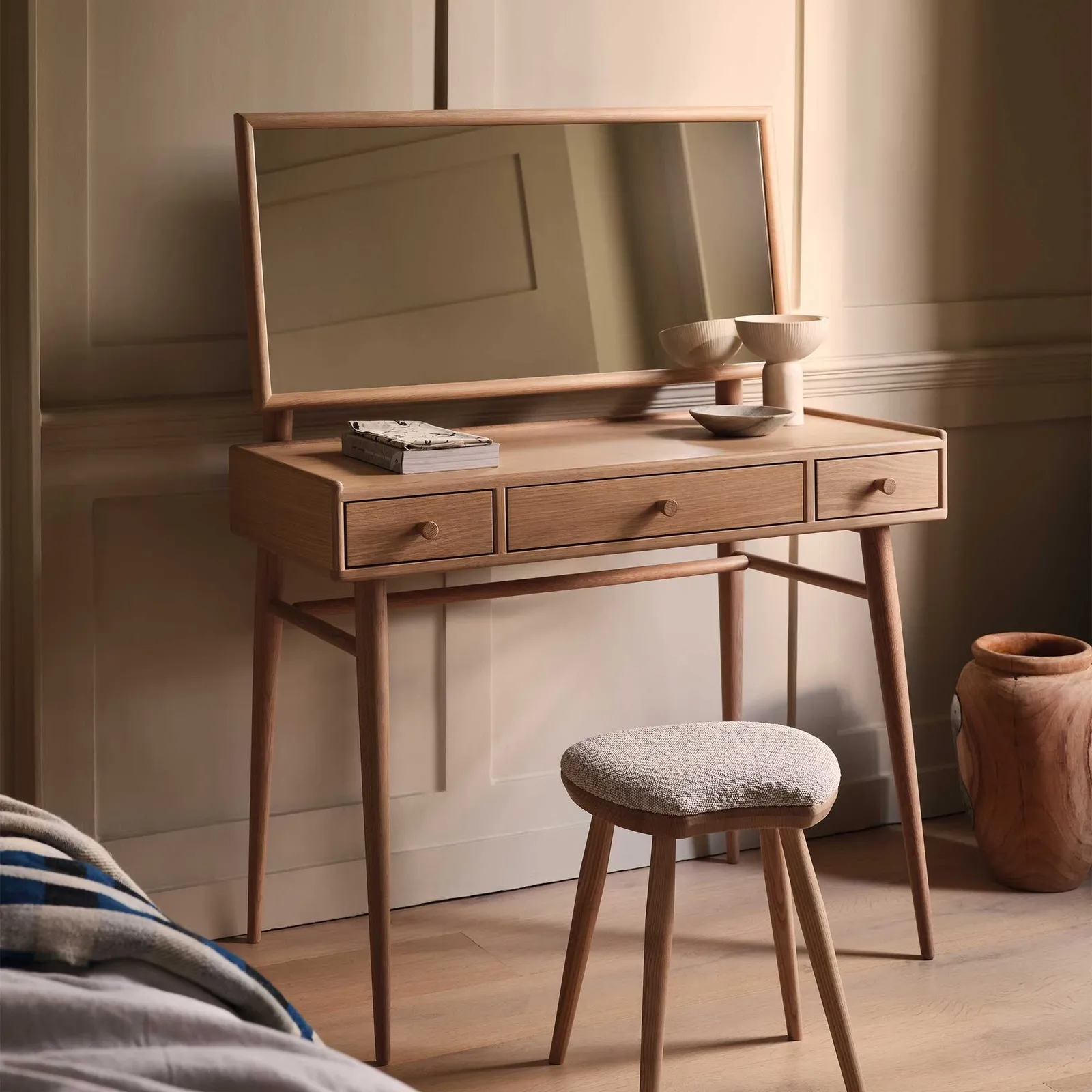 Ercol Winslow Dressing Table, Neutral Oak | Barker & Stonehouse 2