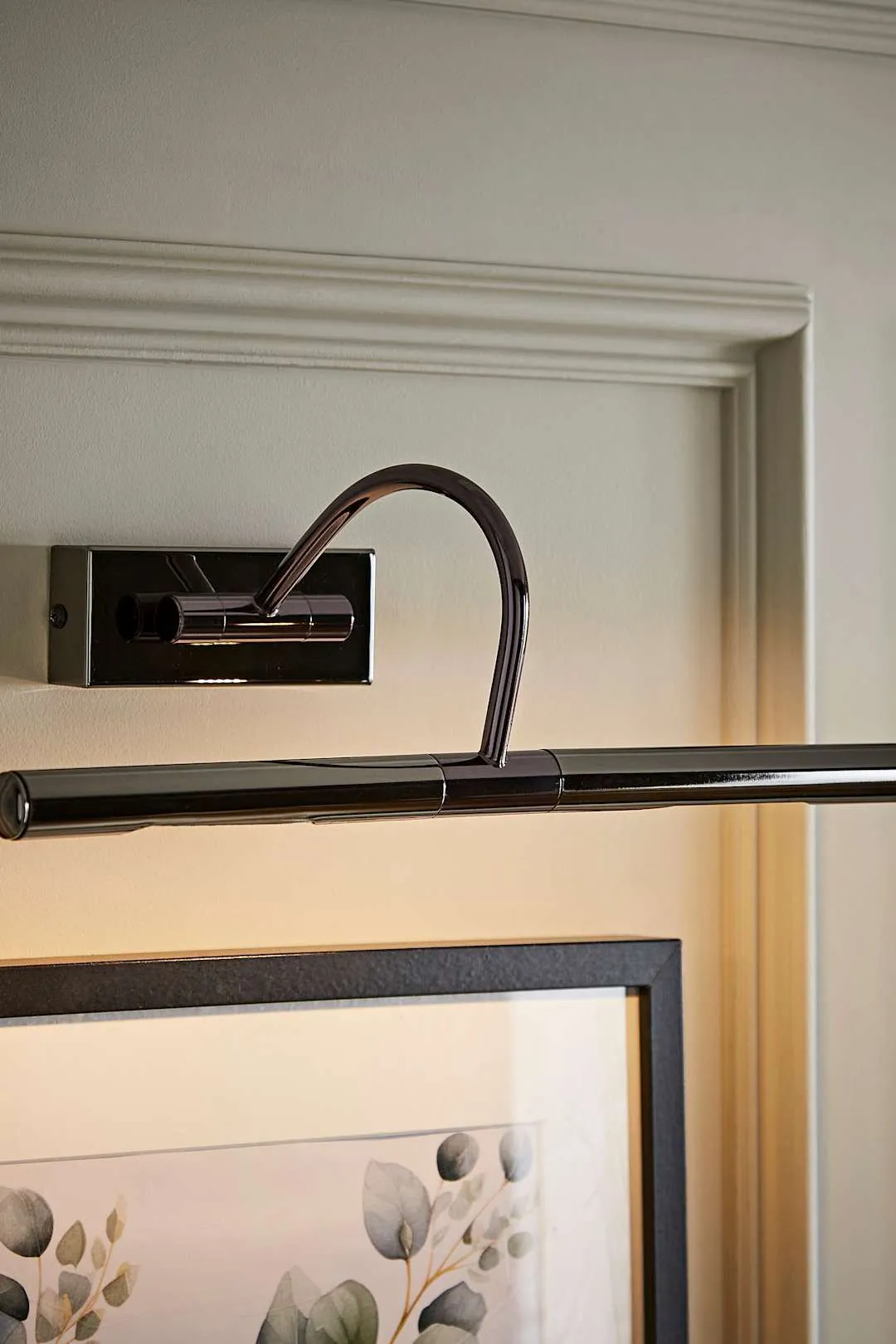 ValueLights Capri Black Chrome Adjustable Twin Bulb Picture Wired Wall Light